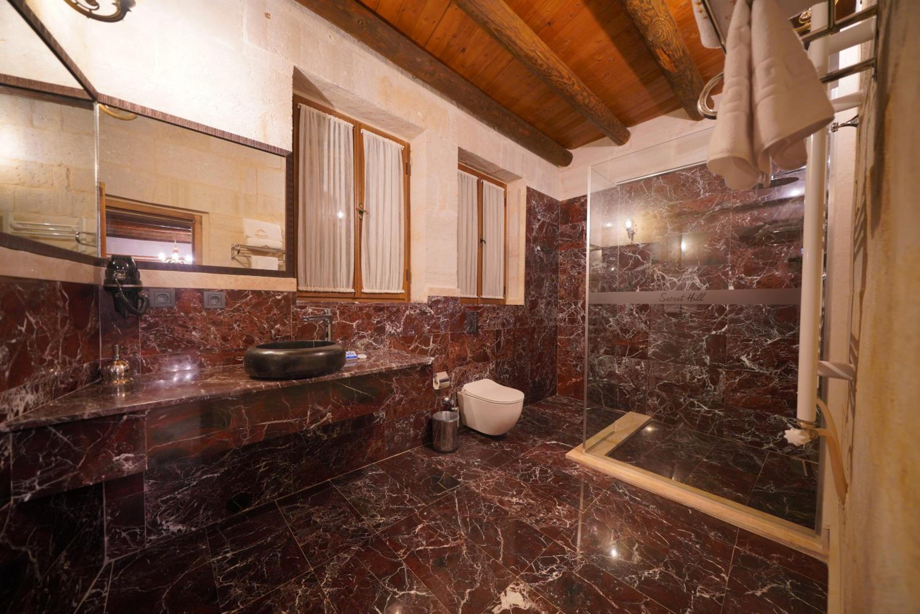 Secret Hill Cave Suites - Image 44