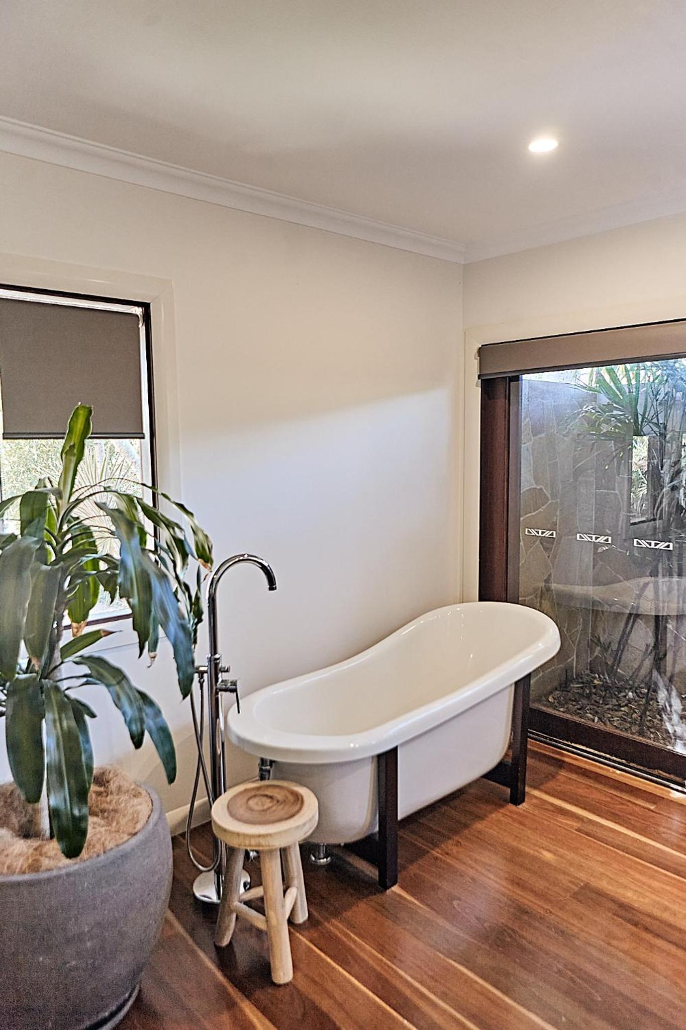 Away Guesthouse- Away on Shirley Lane