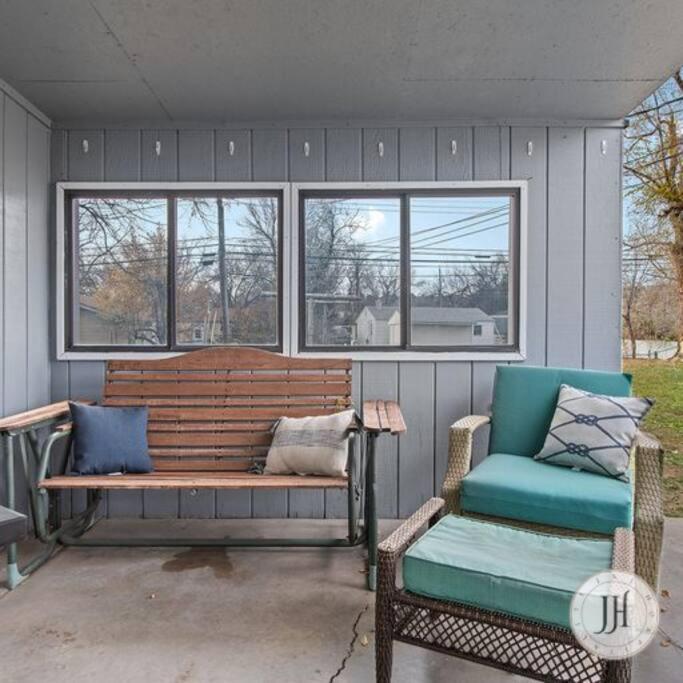 Hotel Pet Friendly Large Fenced Backyard Covered Patio - Image 1