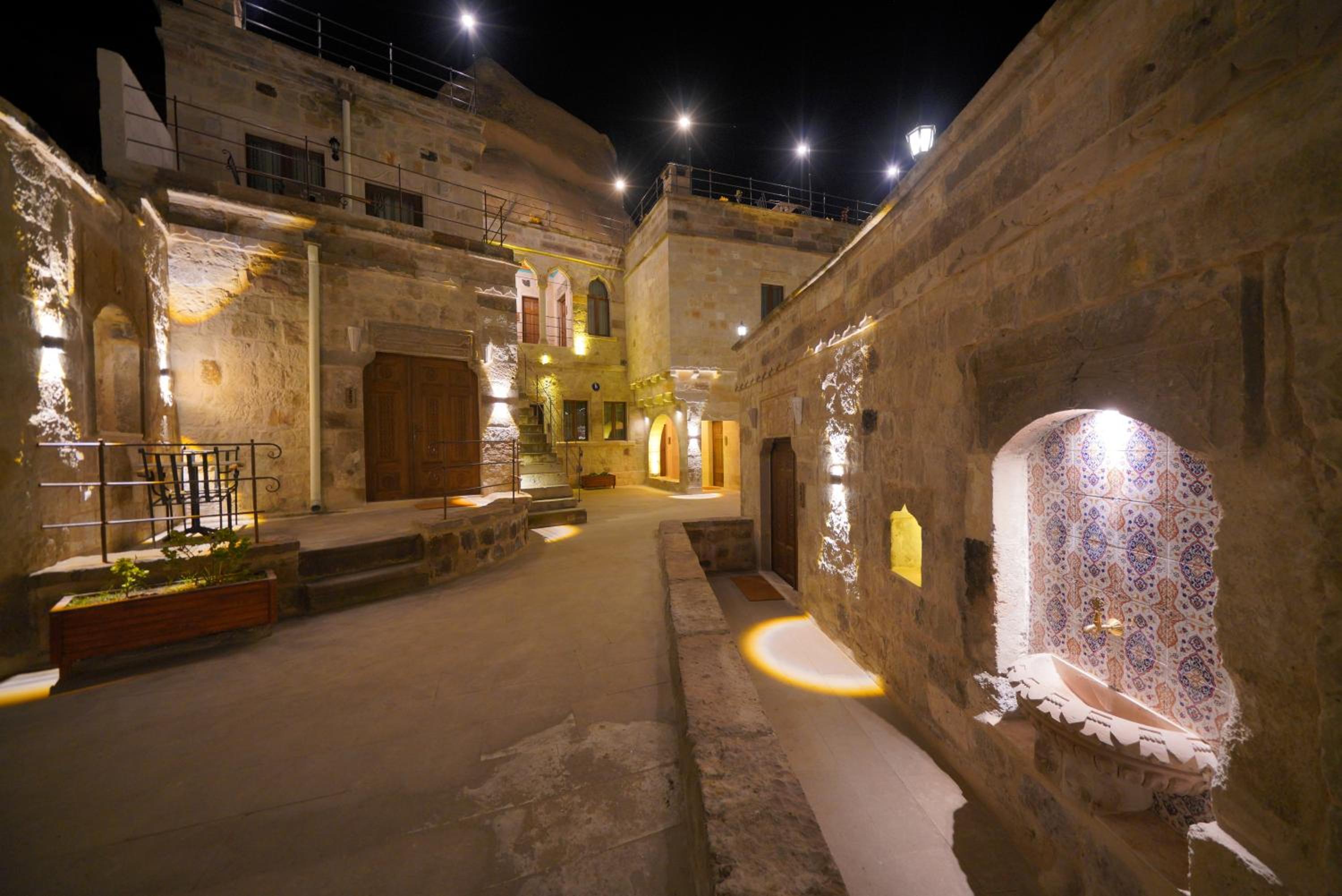 Secret Hill Cave Suites - Image 74