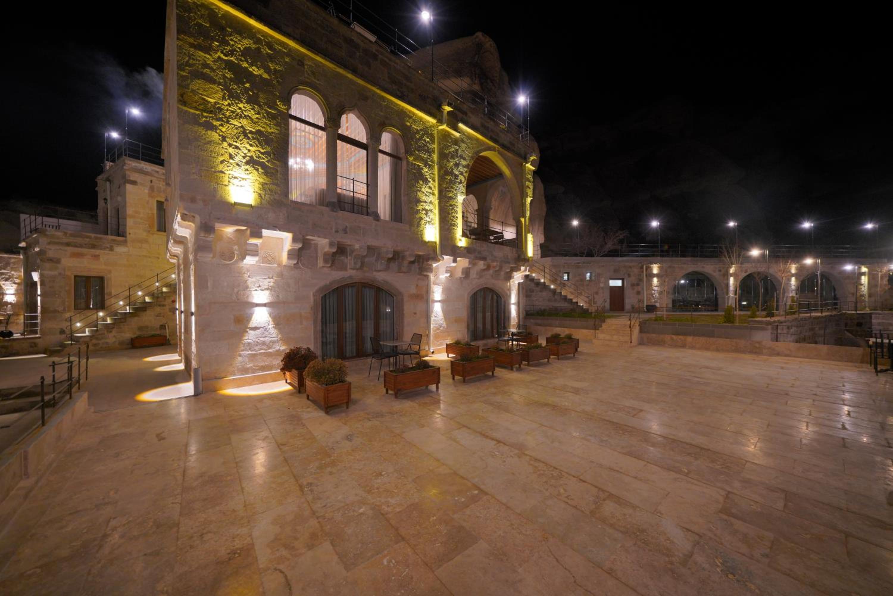 Secret Hill Cave Suites - Image 77