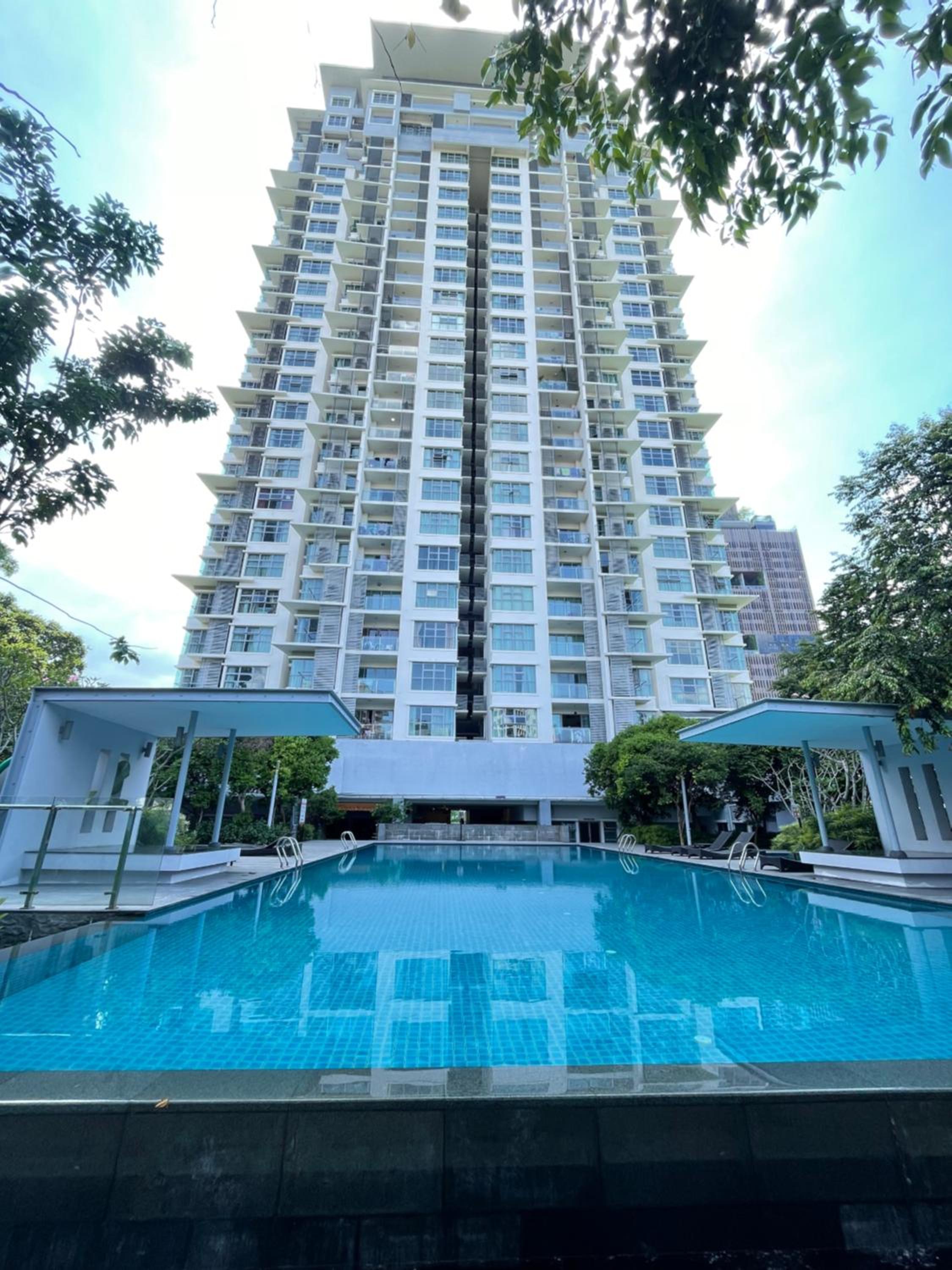 Blue Sky Apartment