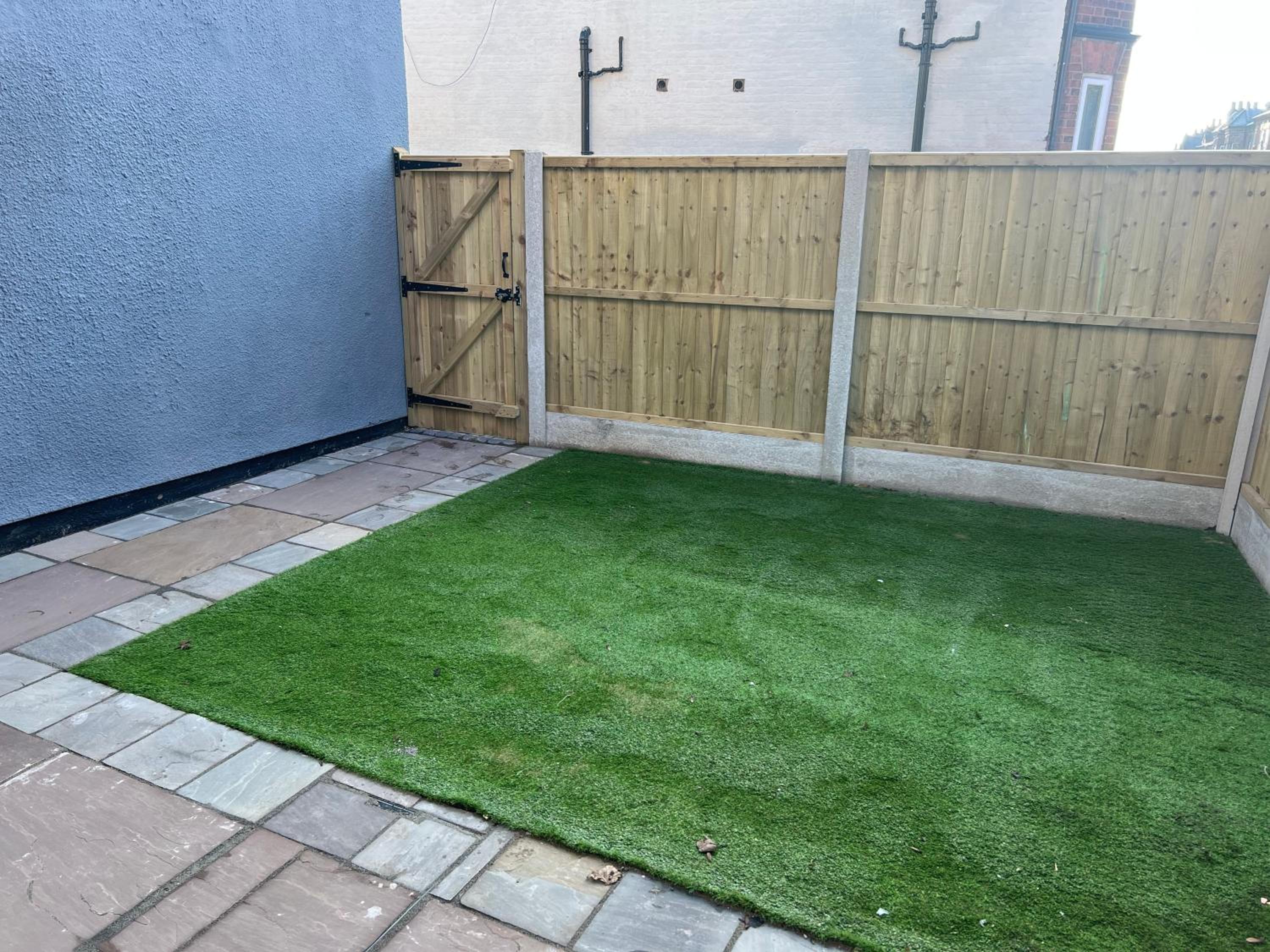 Superb 2 bed Apartment Great location view 2