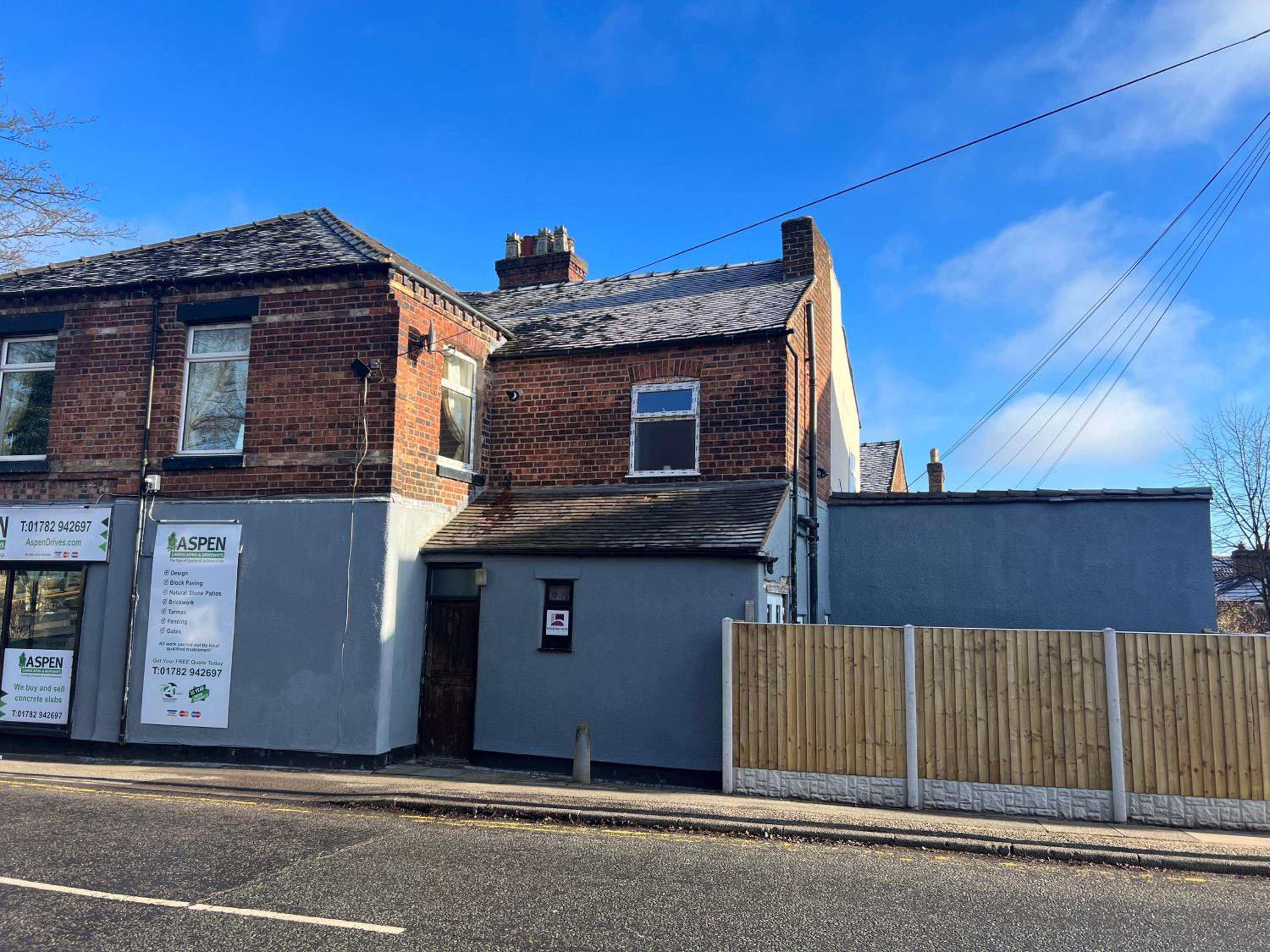 Superb 2 bed Apartment Great location view 3