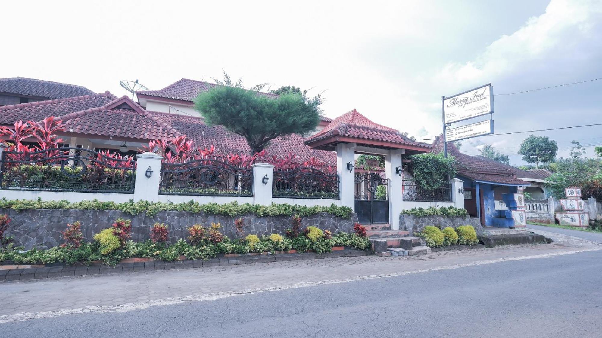 Marry Ind Gunung Kawi Guest House Malang view 2