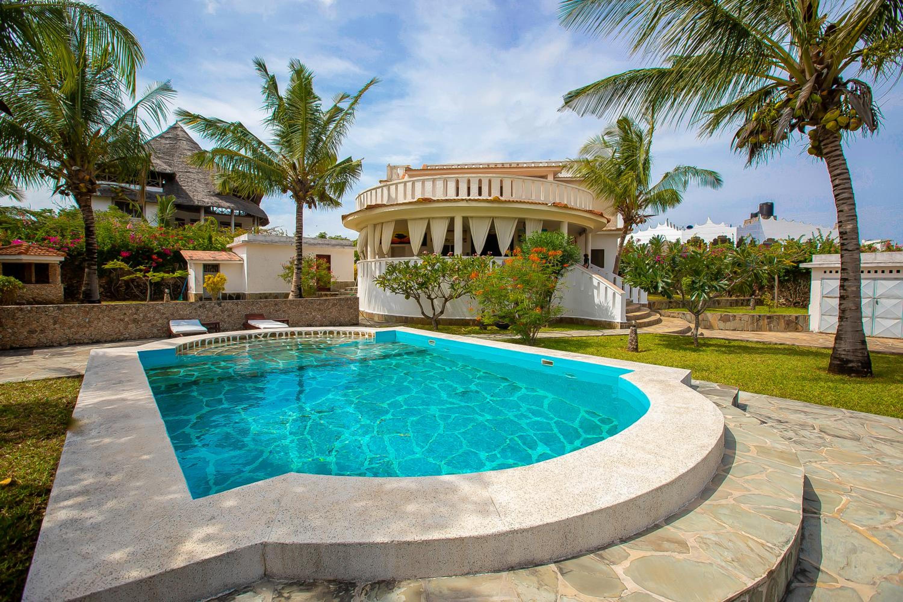 Nyumba Simba House - Luxury Villa view 3