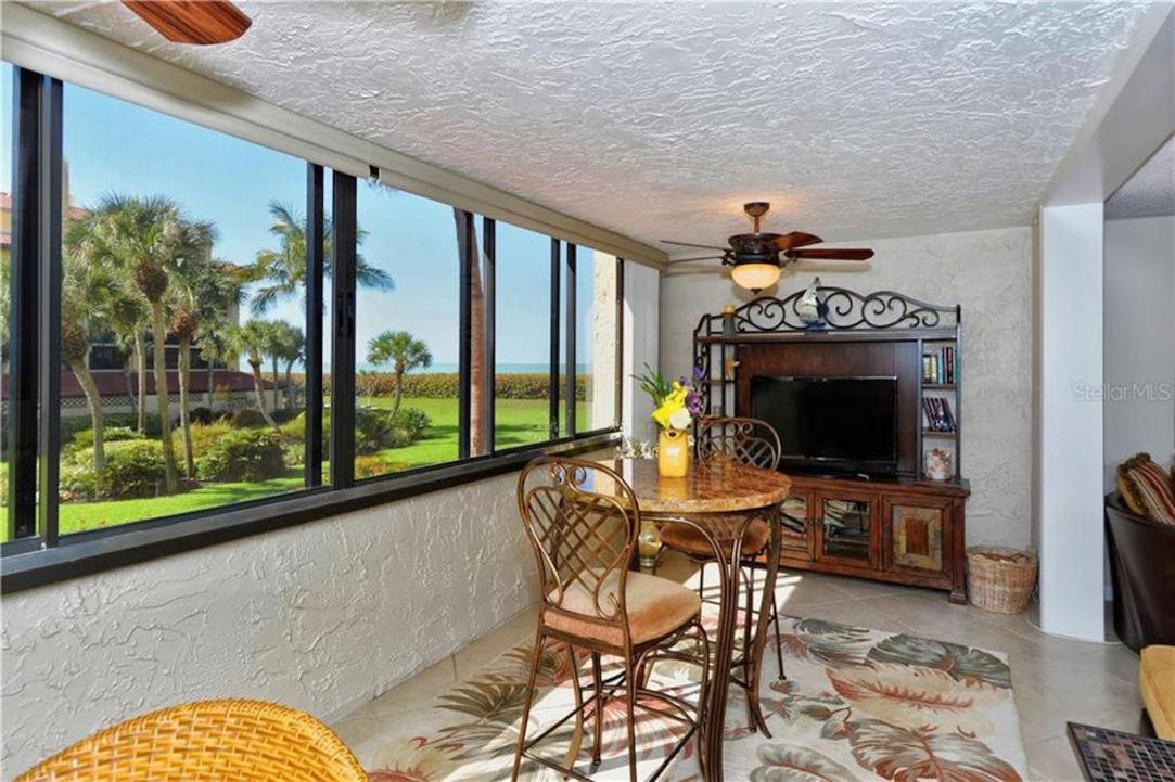 Discover The Perfect Snowbird Nest on Siesta Key Minimum 30-Day Rental view 3