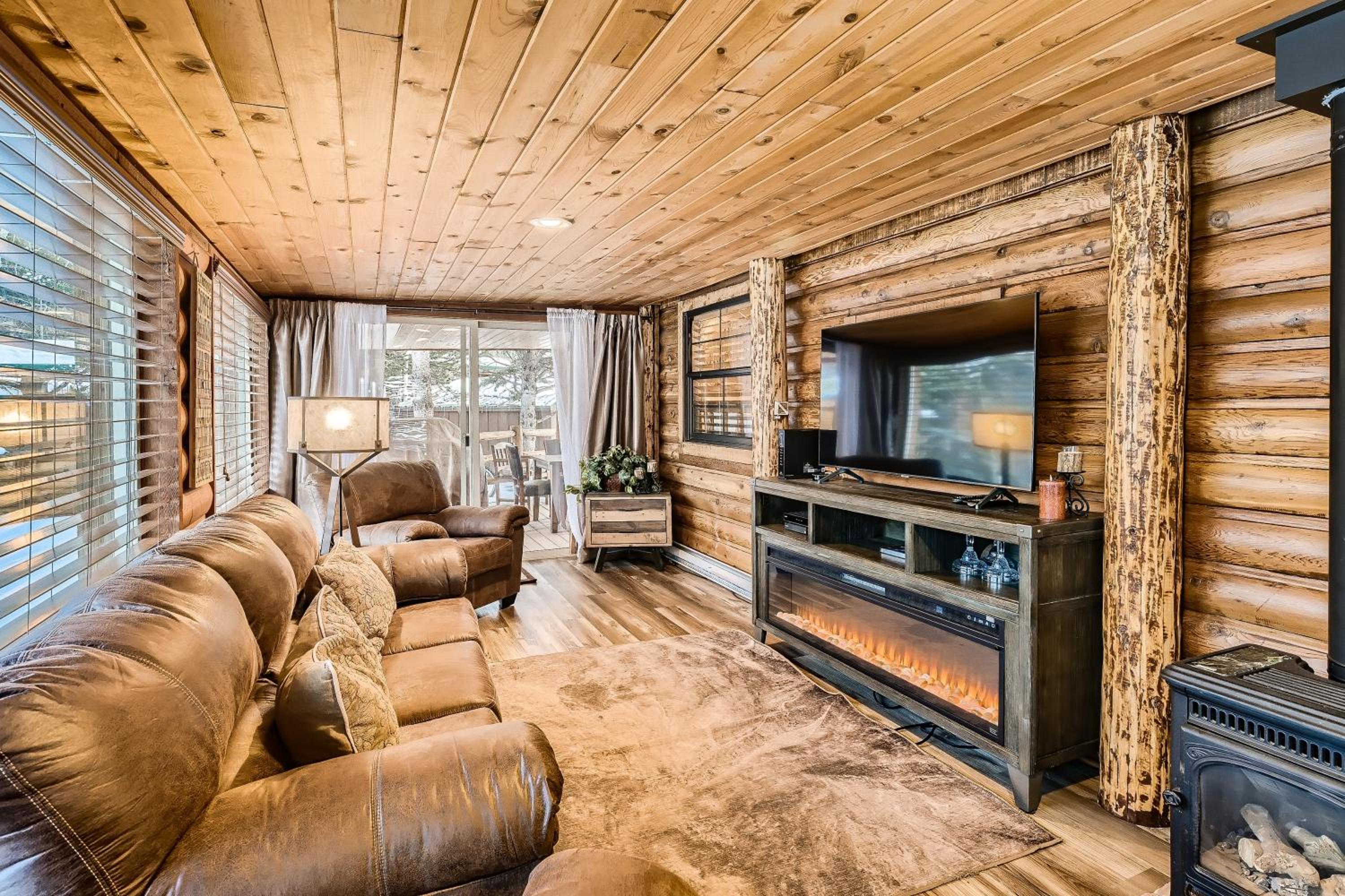 NEW LISTING! Adventurer's Delight condo view 4