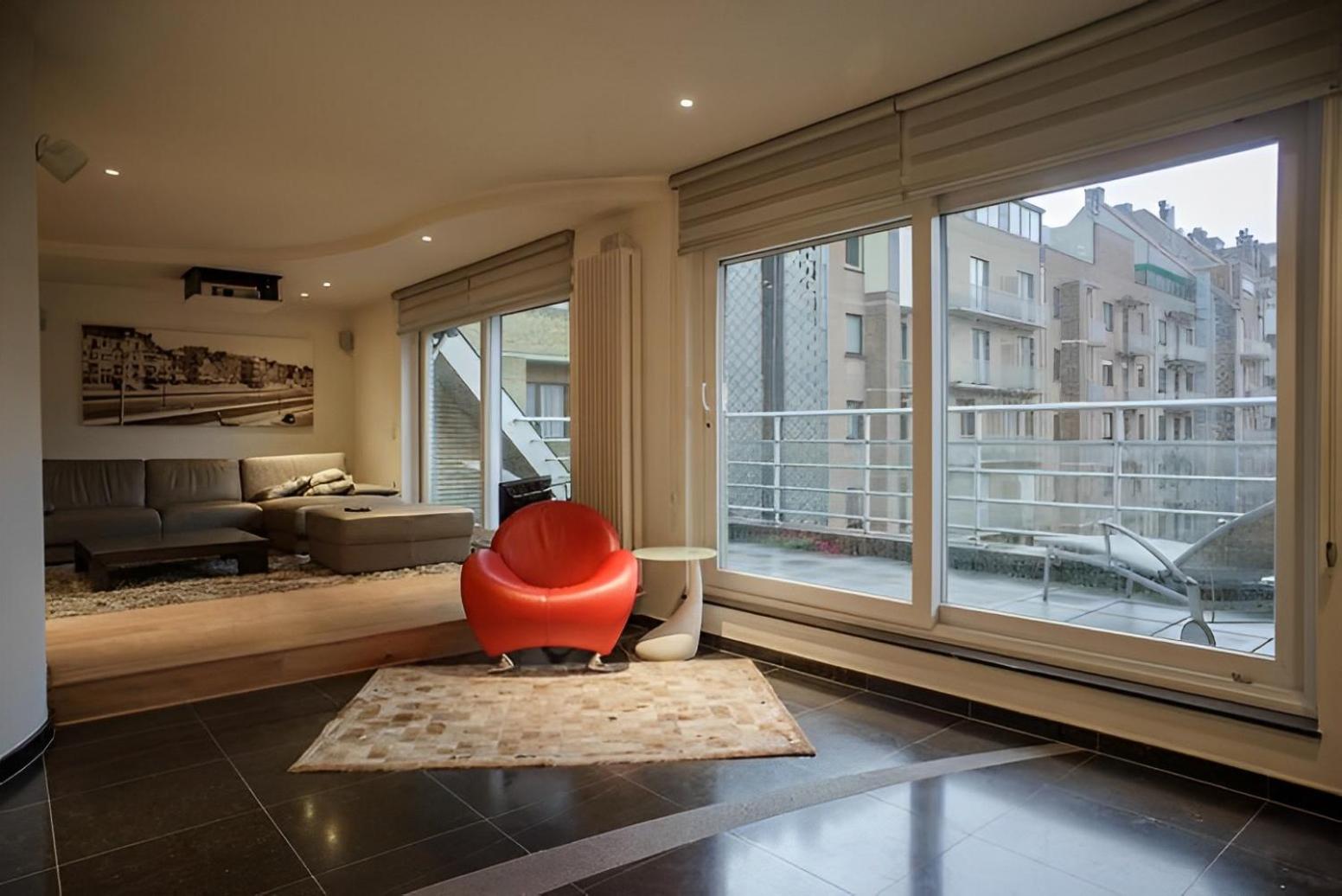 Big and comfortable triplex in Knokke