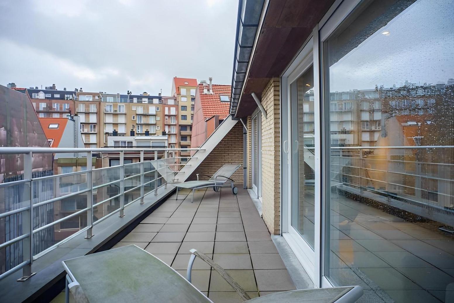 Big and comfortable triplex in Knokke