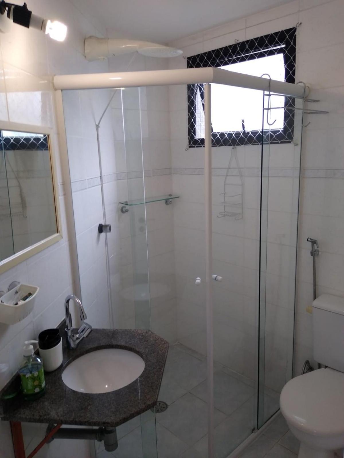 Apartamento em Pitangueiras - 100 metros da praia