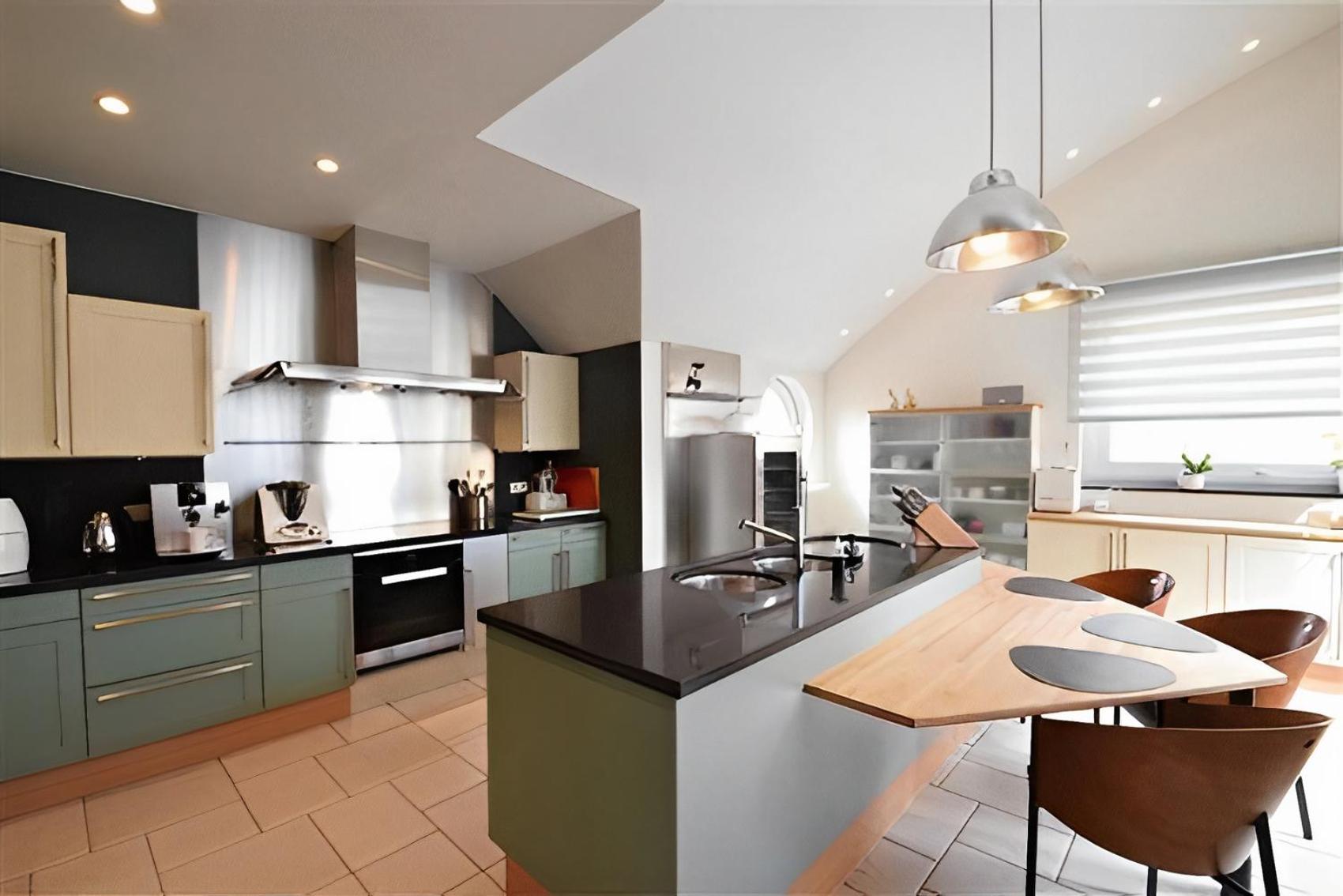 Big and comfortable triplex in Knokke