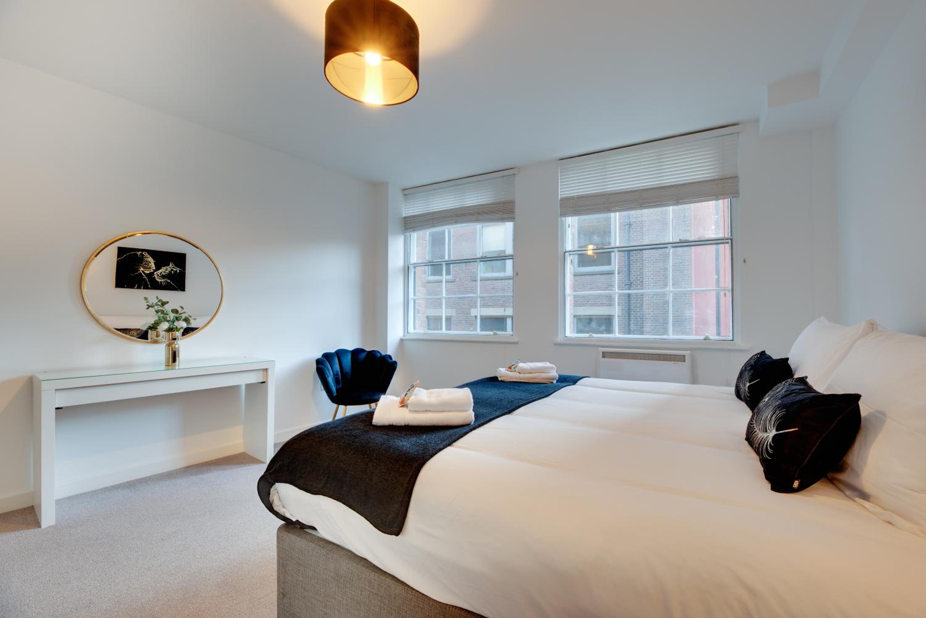 Charltons Bonds Apartments 1A by Week2Week view 3