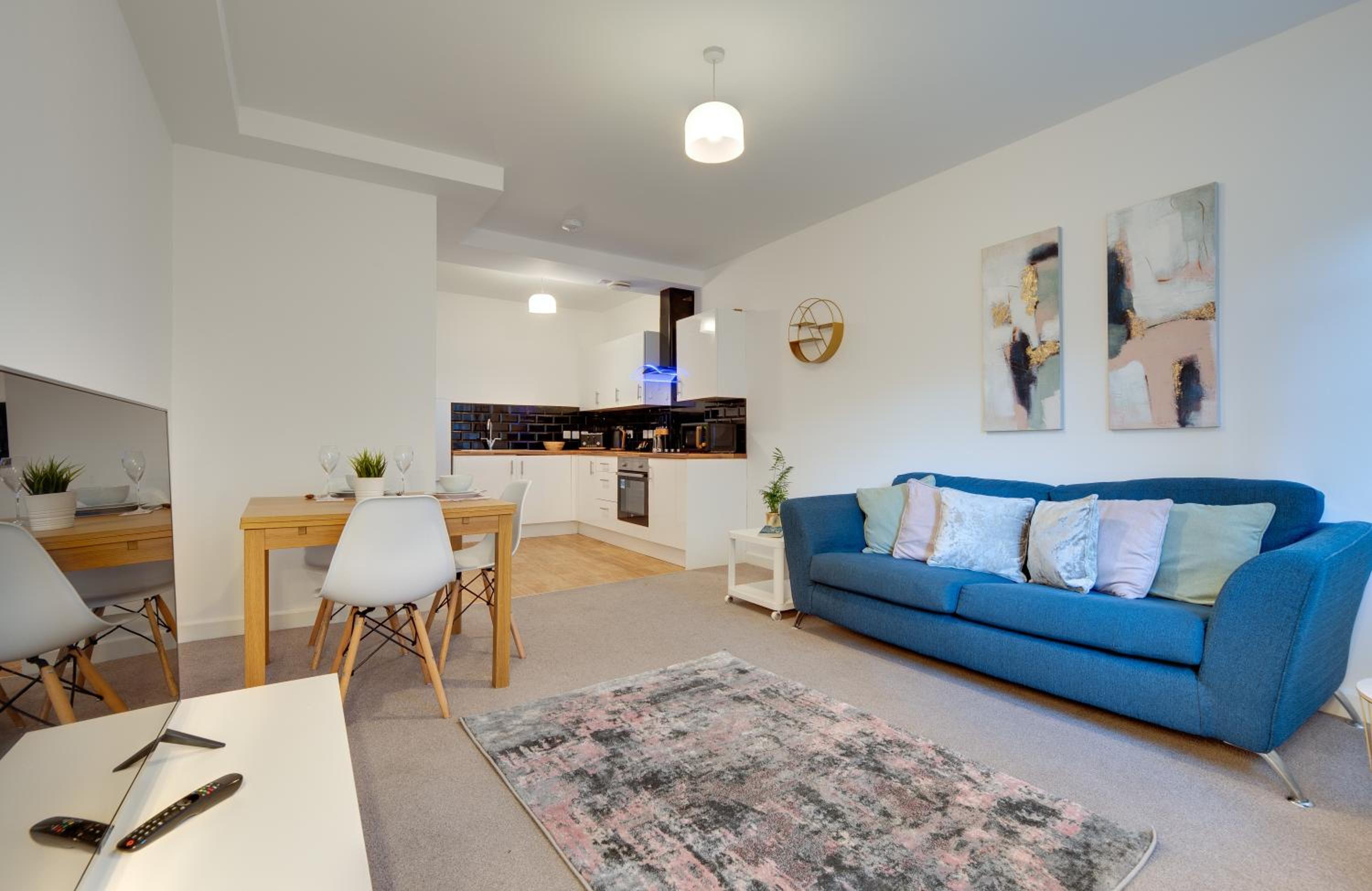 Charltons Bonds Apartments 1A by Week2Week view 5