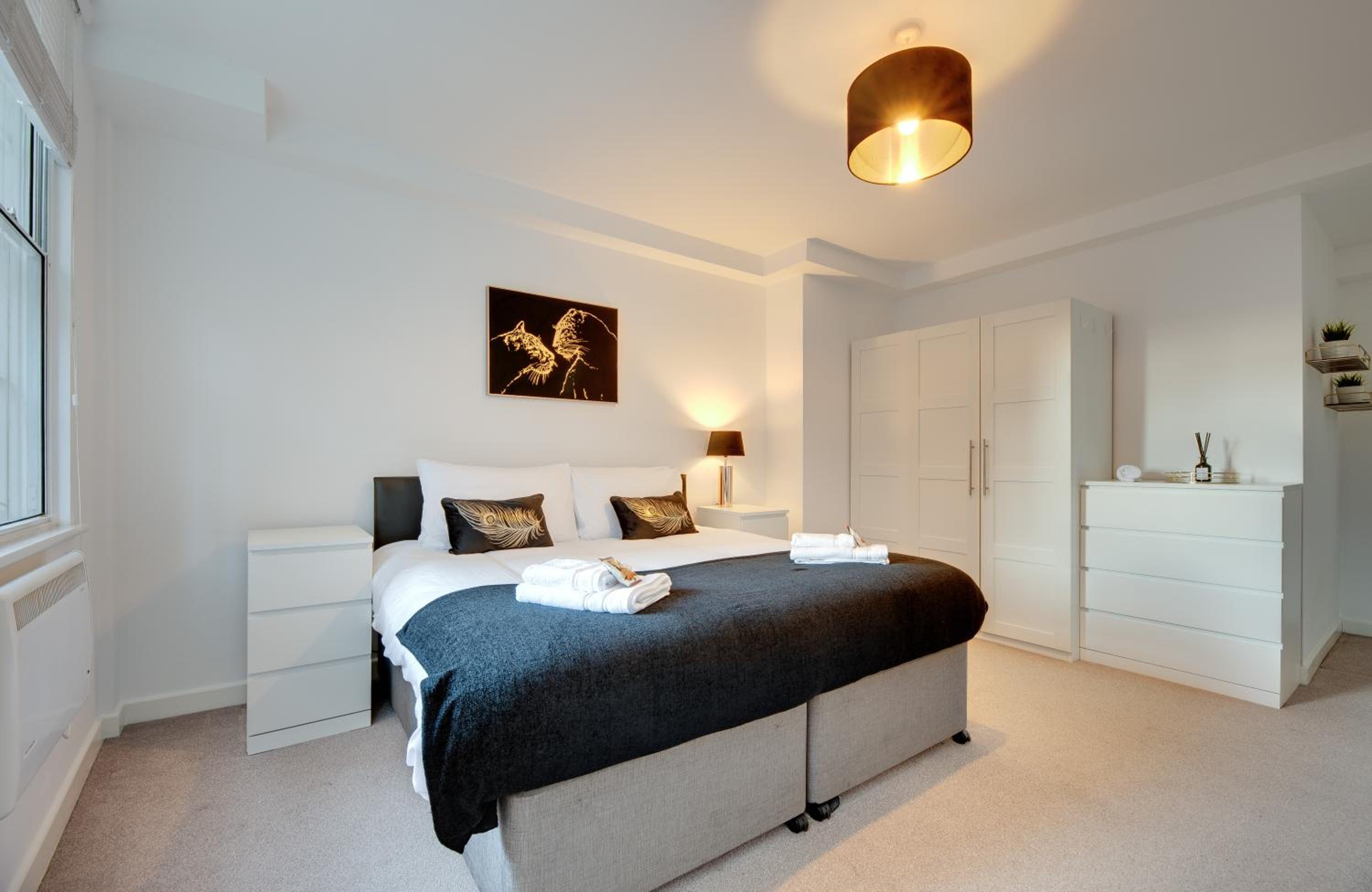 Charltons Bonds Apartments 1A by Week2Week view 4