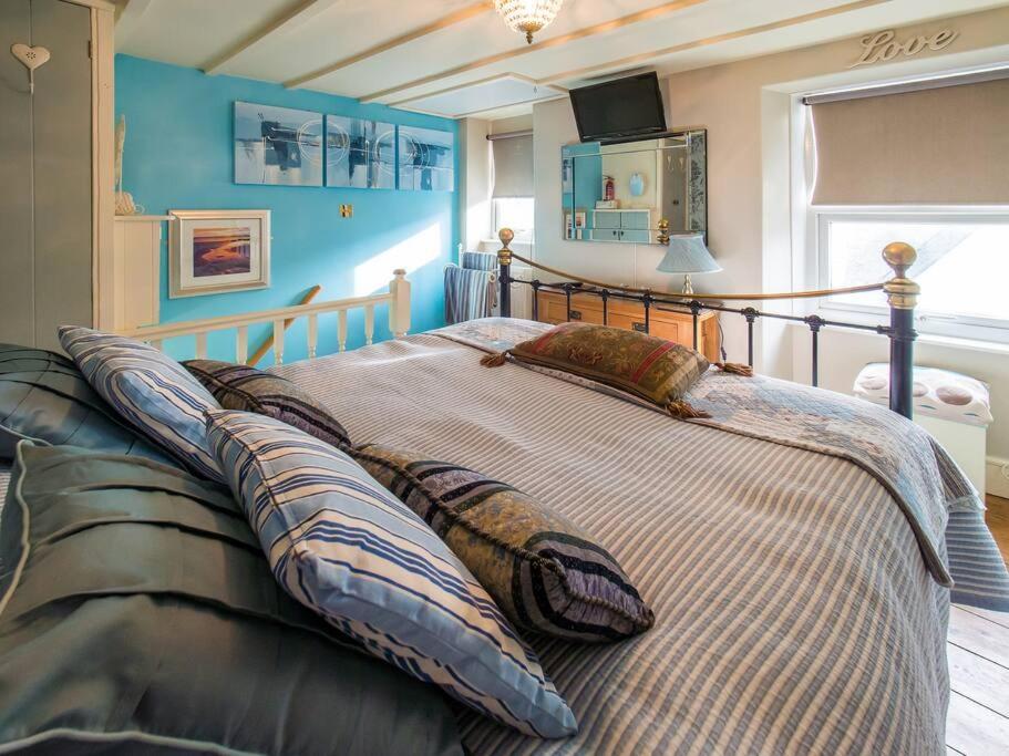 Birds Nest Cottage Looe view 2