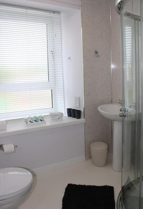 Modern 3 Bedroom home. A perfect base for Golfers view 2
