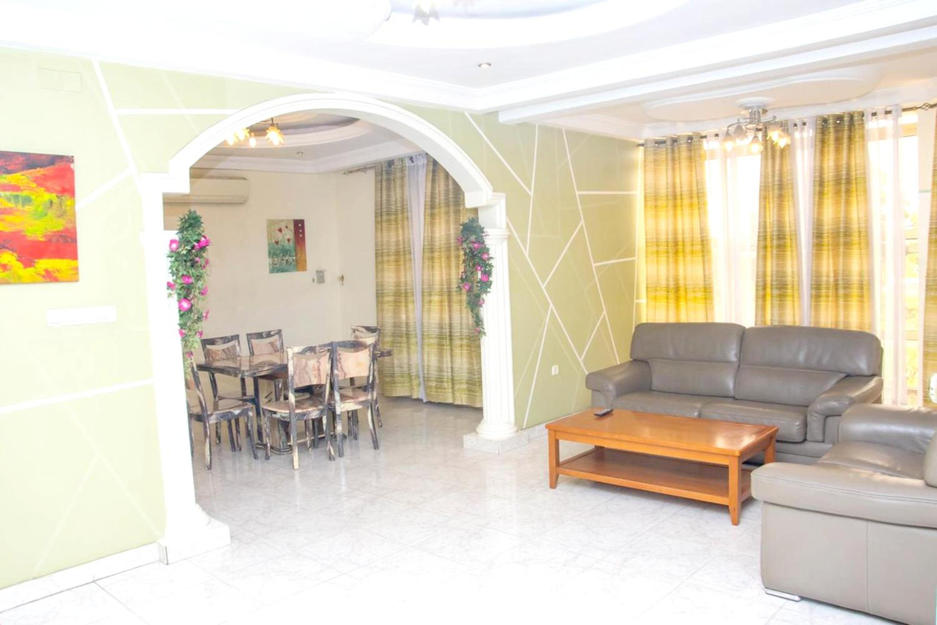 Appartement spacieux à Kinshasa avec balconELv