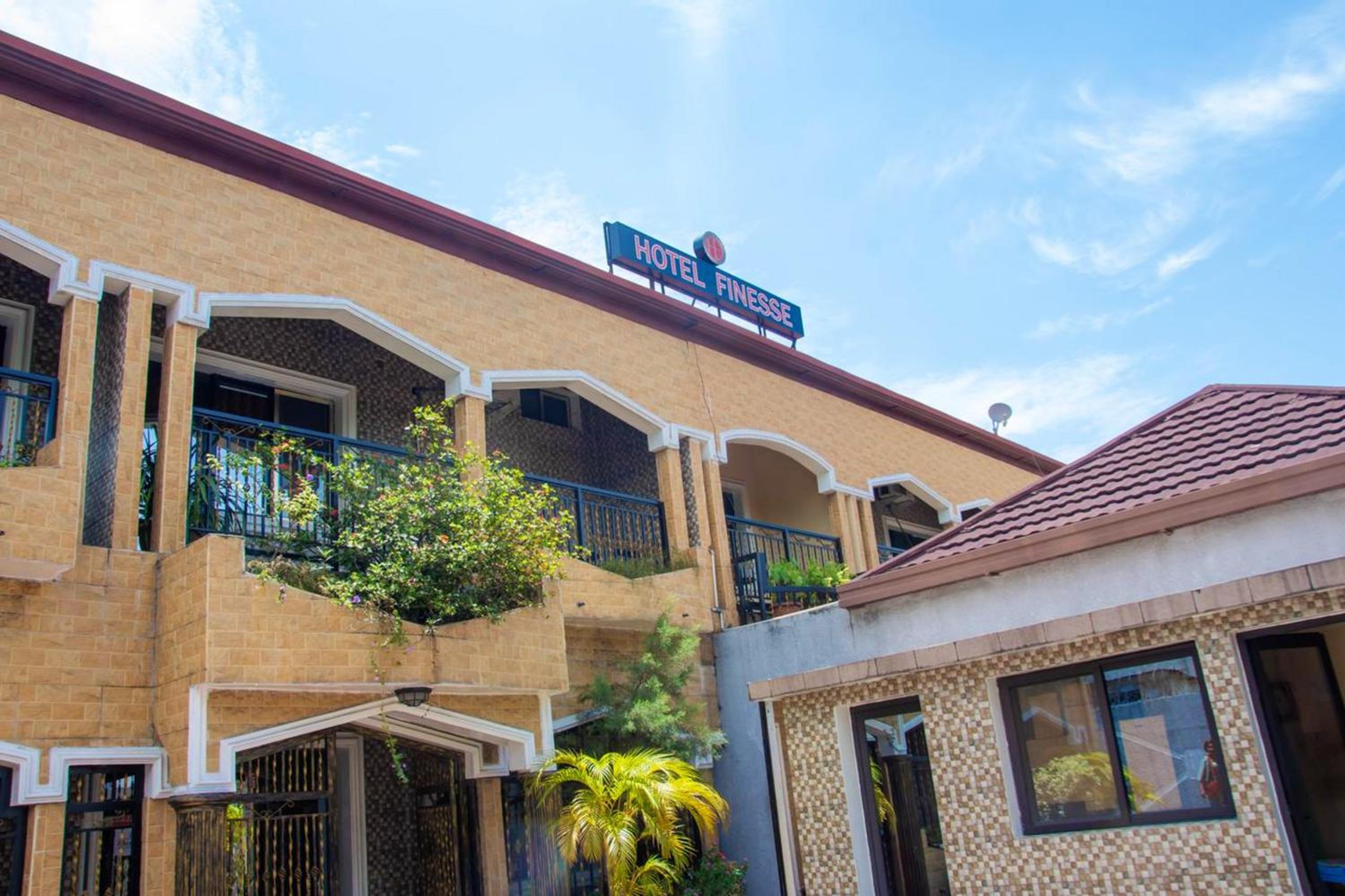 Appartement spacieux à Kinshasa avec balconELv