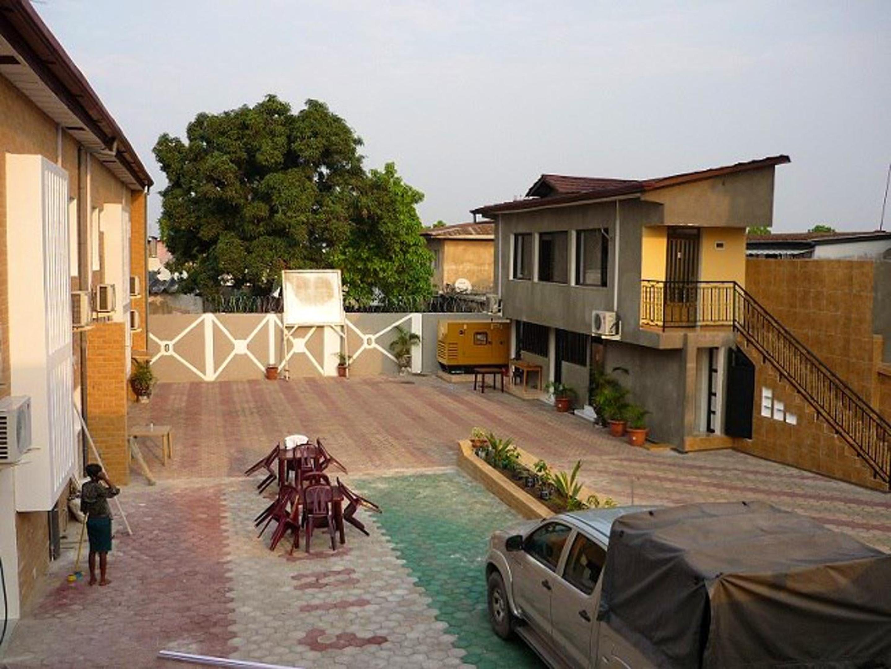 Appartement spacieux à Kinshasa avec balconELv