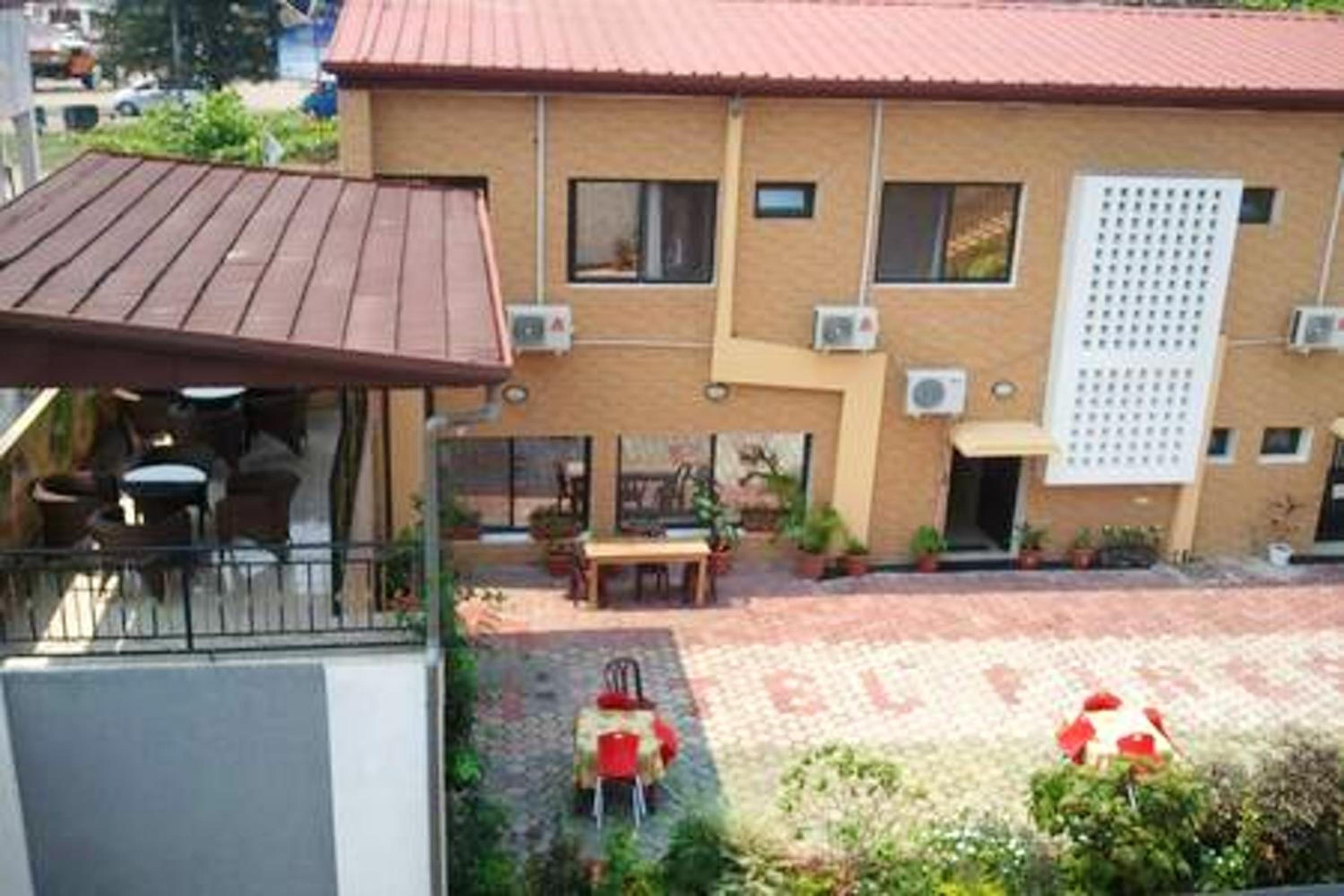 Appartement spacieux à Kinshasa avec balconELv