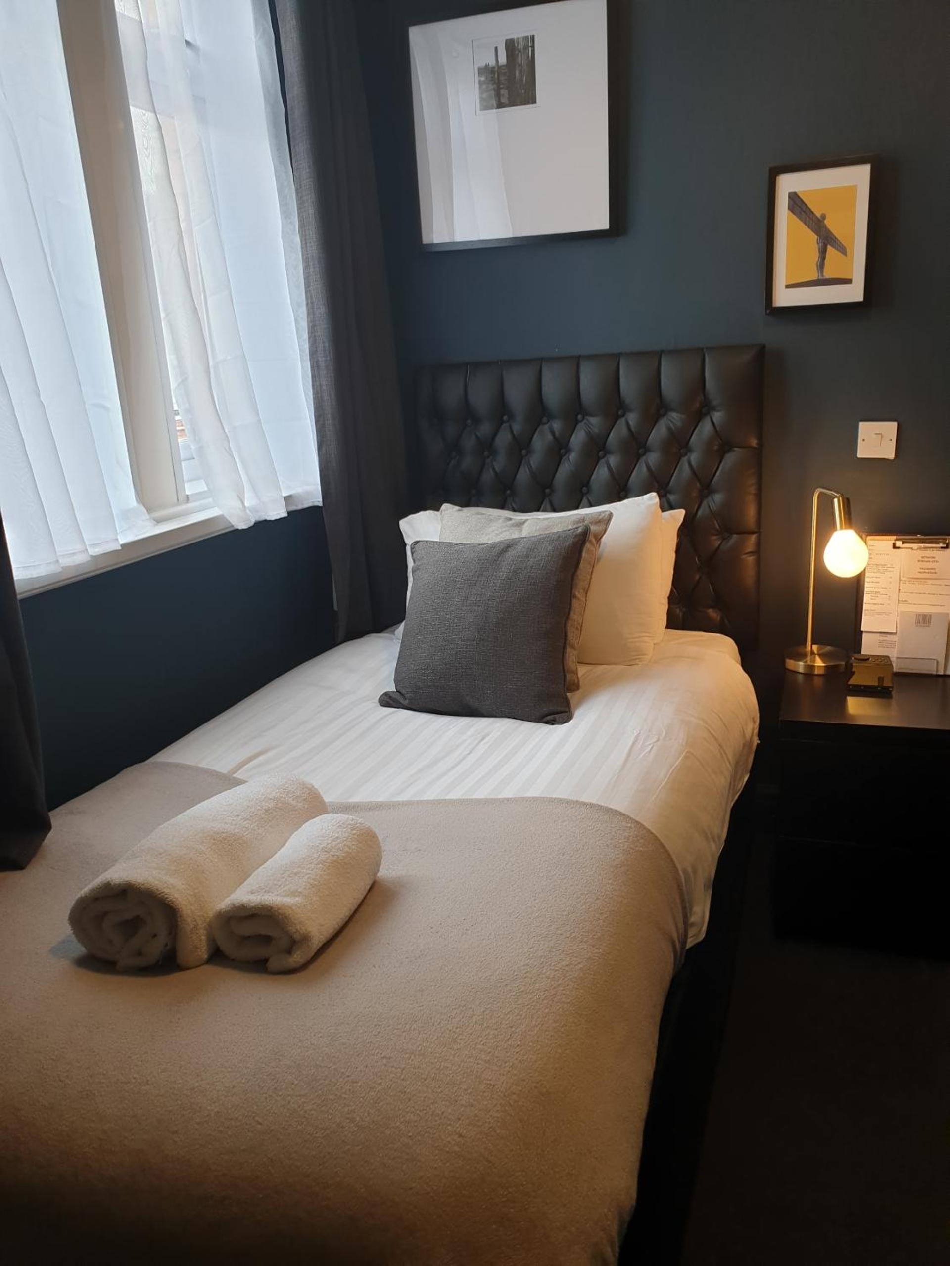 Whitley Bay Vacations - The Metropolitan Guest House - Property Image 5