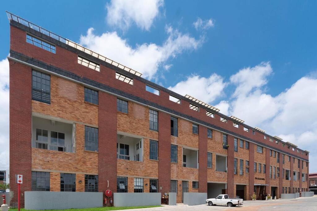 Modern 1 bedroom apartment in Braamfontein Werf