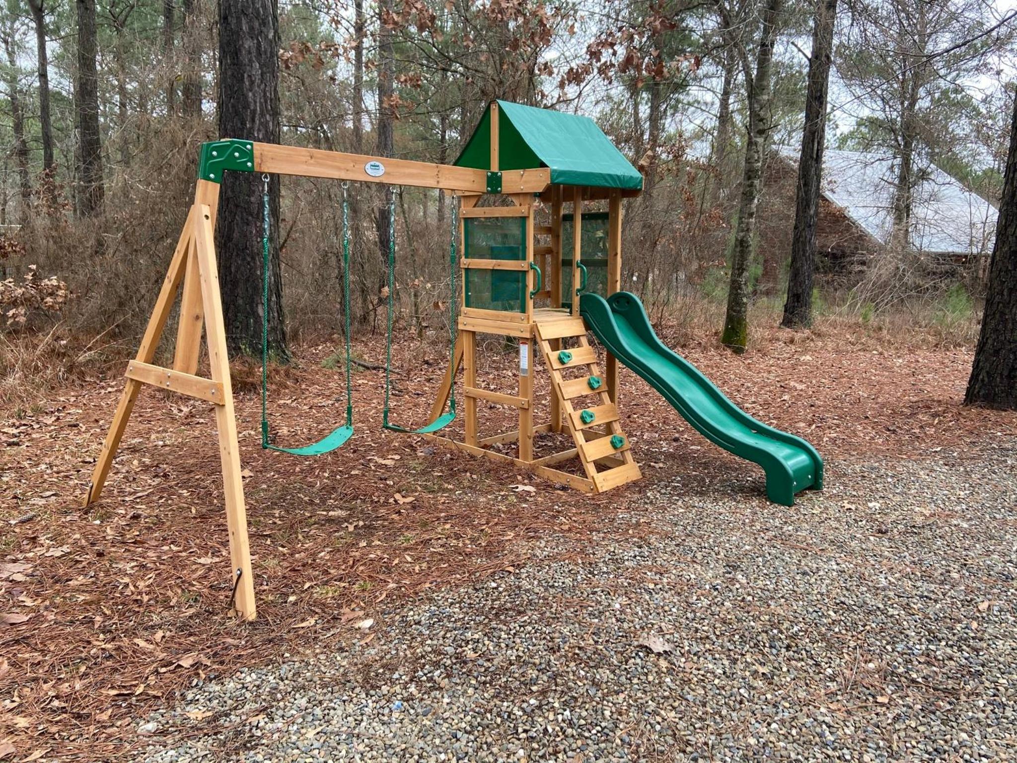 Nik's Nest 2 Bdrm, 2 Bath, Hot tub, Fireplace, 1Story, Fire Pit, Horseshoes view 3