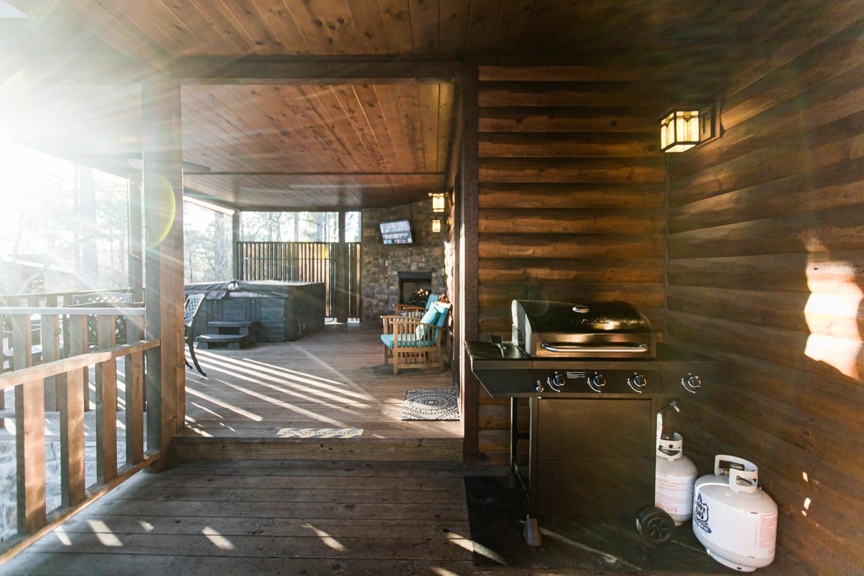 Nik's Nest 2 Bdrm, 2 Bath, Hot tub, Fireplace, 1Story, Fire Pit, Horseshoes view 4
