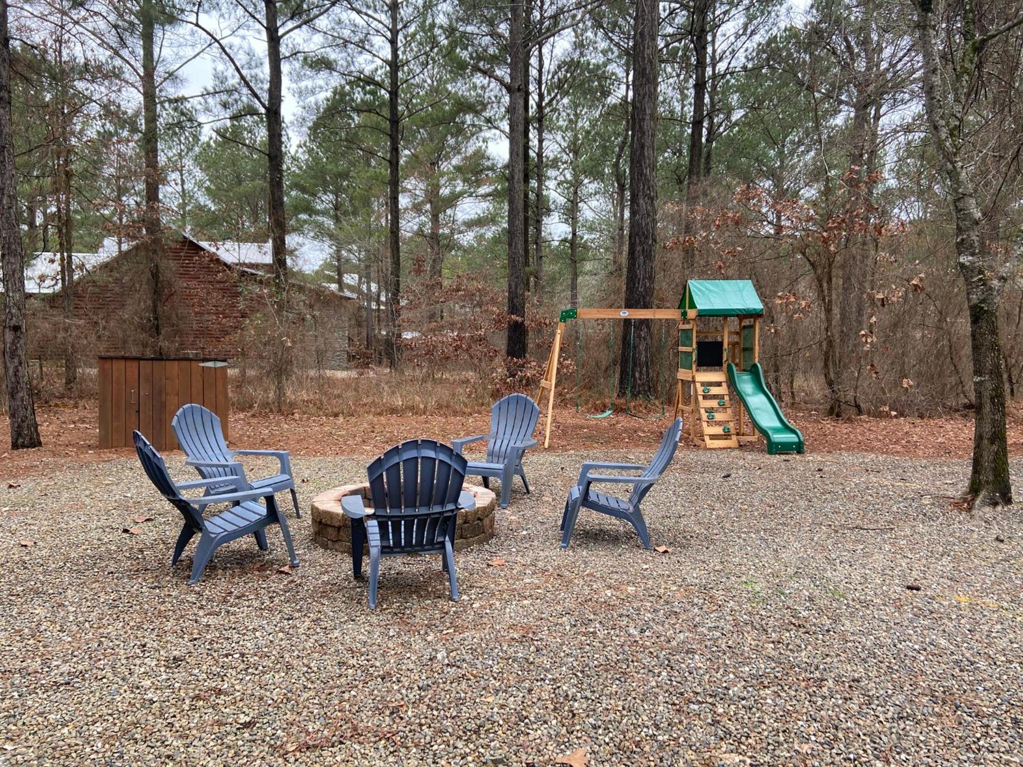Nik's Nest 2 Bdrm, 2 Bath, Hot tub, Fireplace, 1Story, Fire Pit, Horseshoes view 5