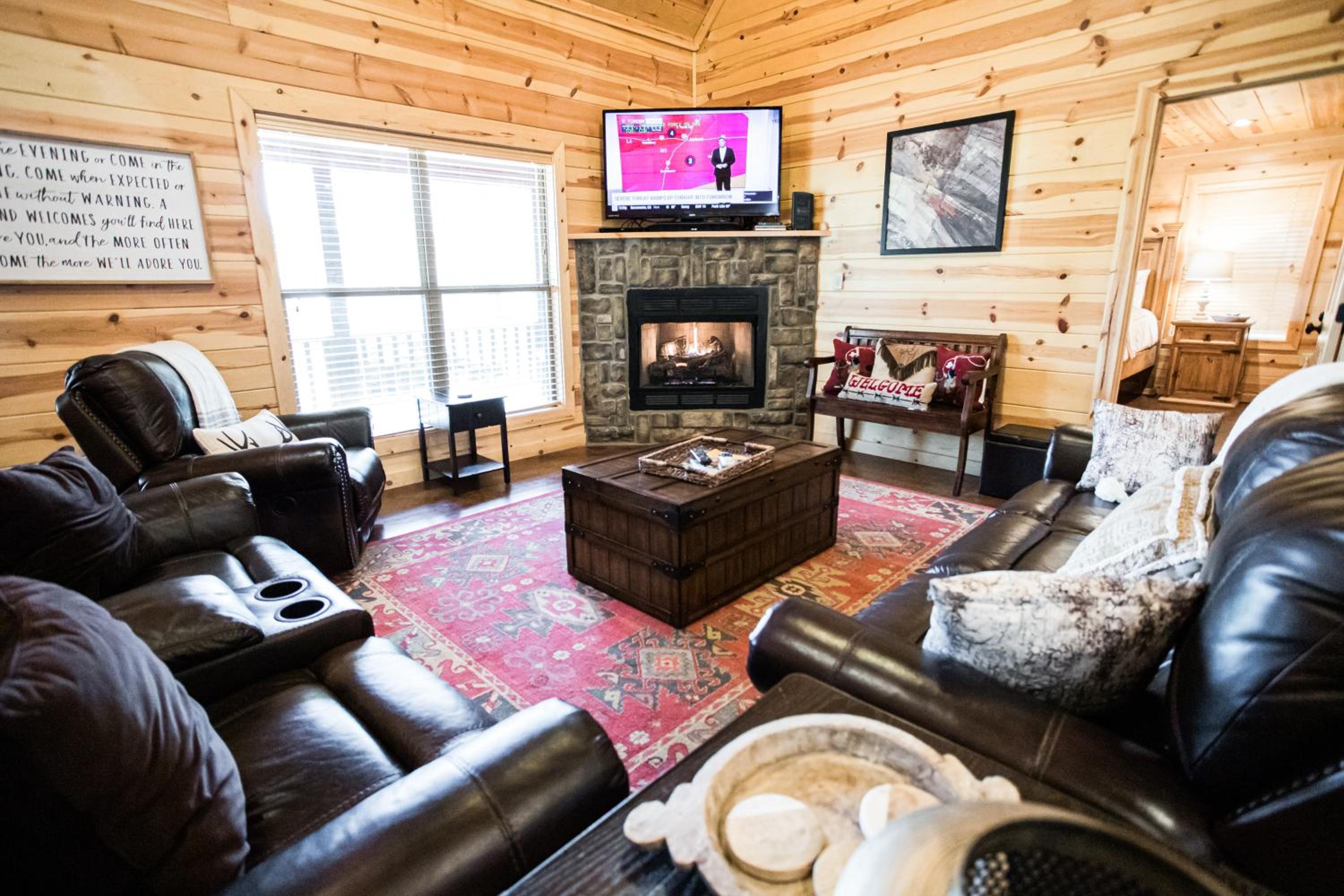 Texas Kind of Way, Hot Tub, Fireplace, Covered Deck, Pool table, Game Loft view 5