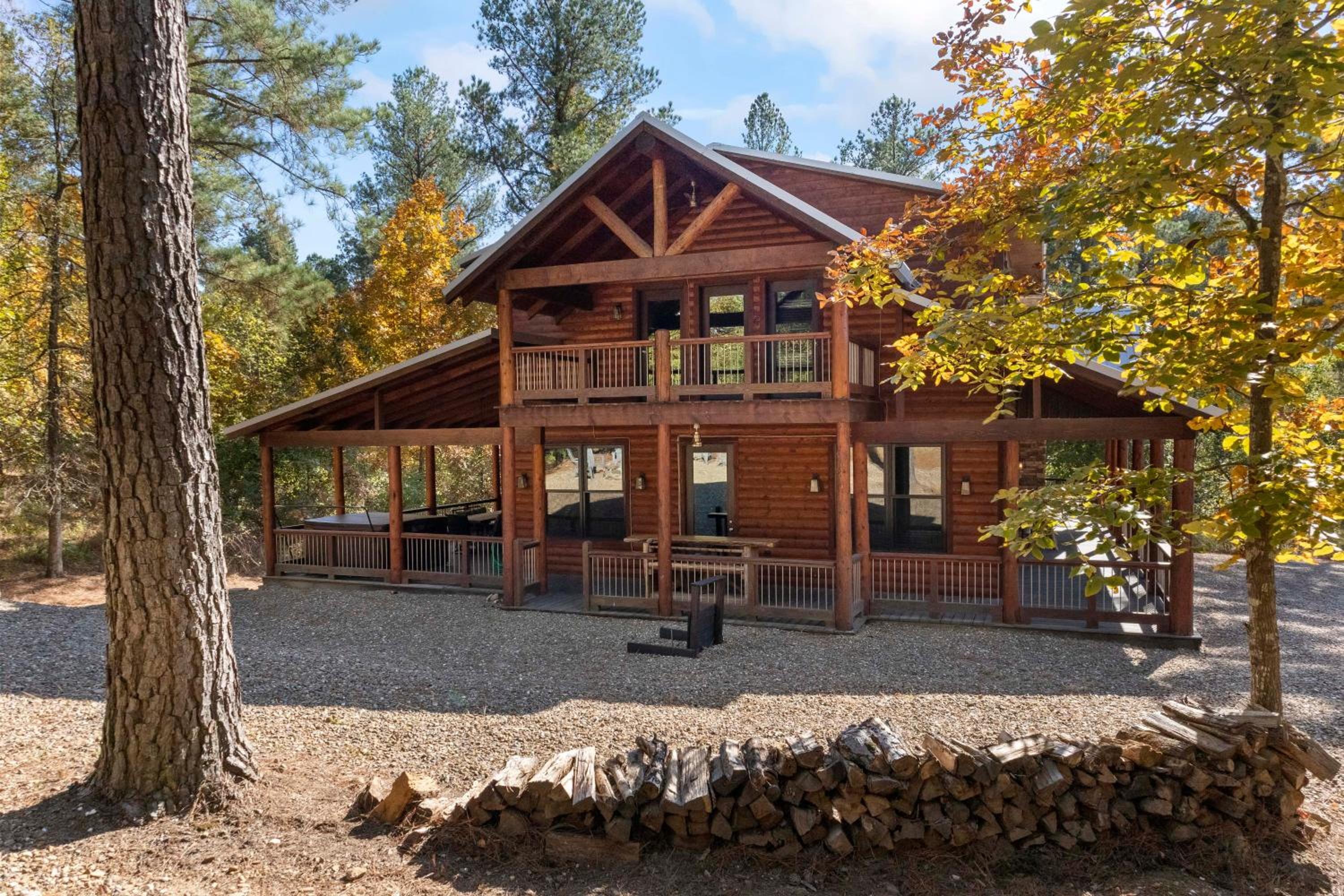 Amethyst Moon, Loft, Wrap Around Porch, Hot Tub, Fireplaces, Free Firewood view 3