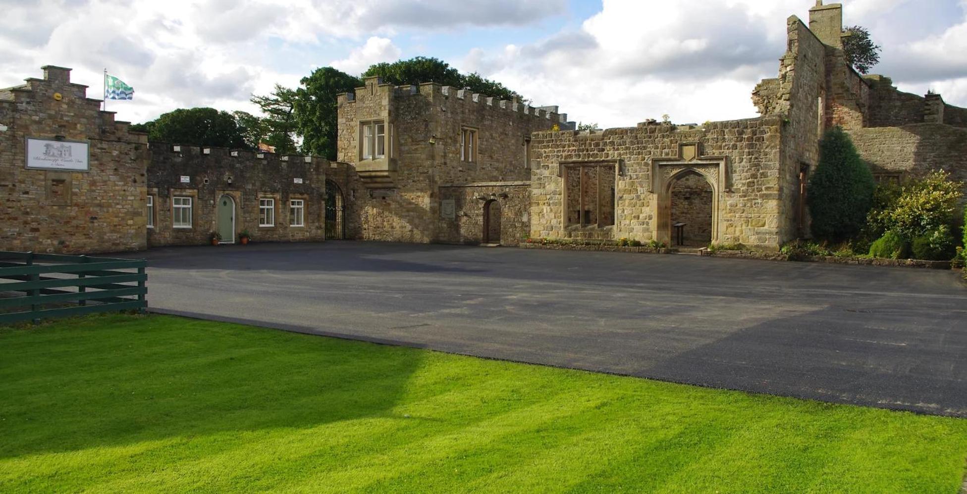 Blenkinsopp Castle Inn