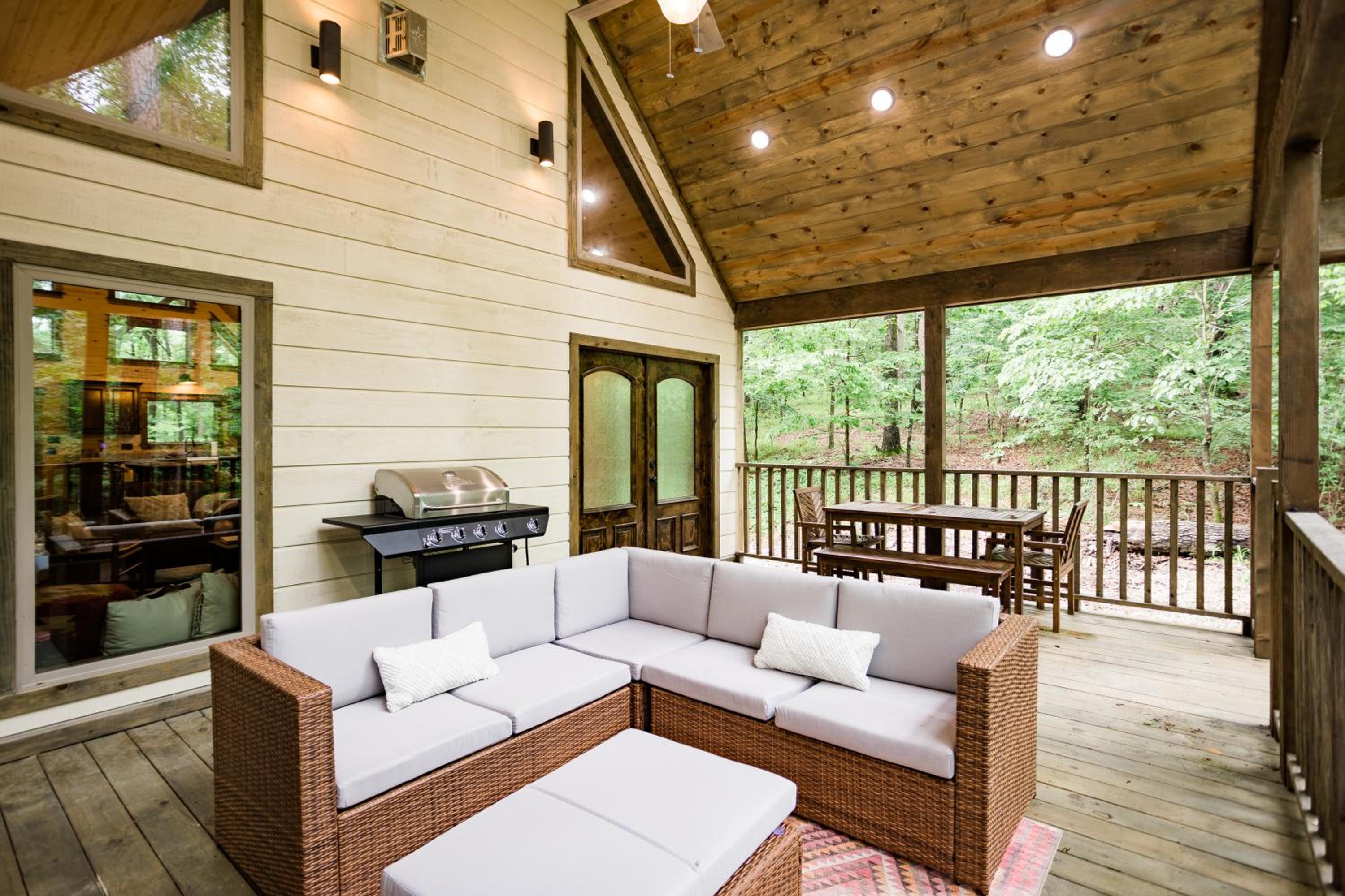 BRAND NEW! "The Roosevelt" Couples Cabin adjacent to National Forest view 5