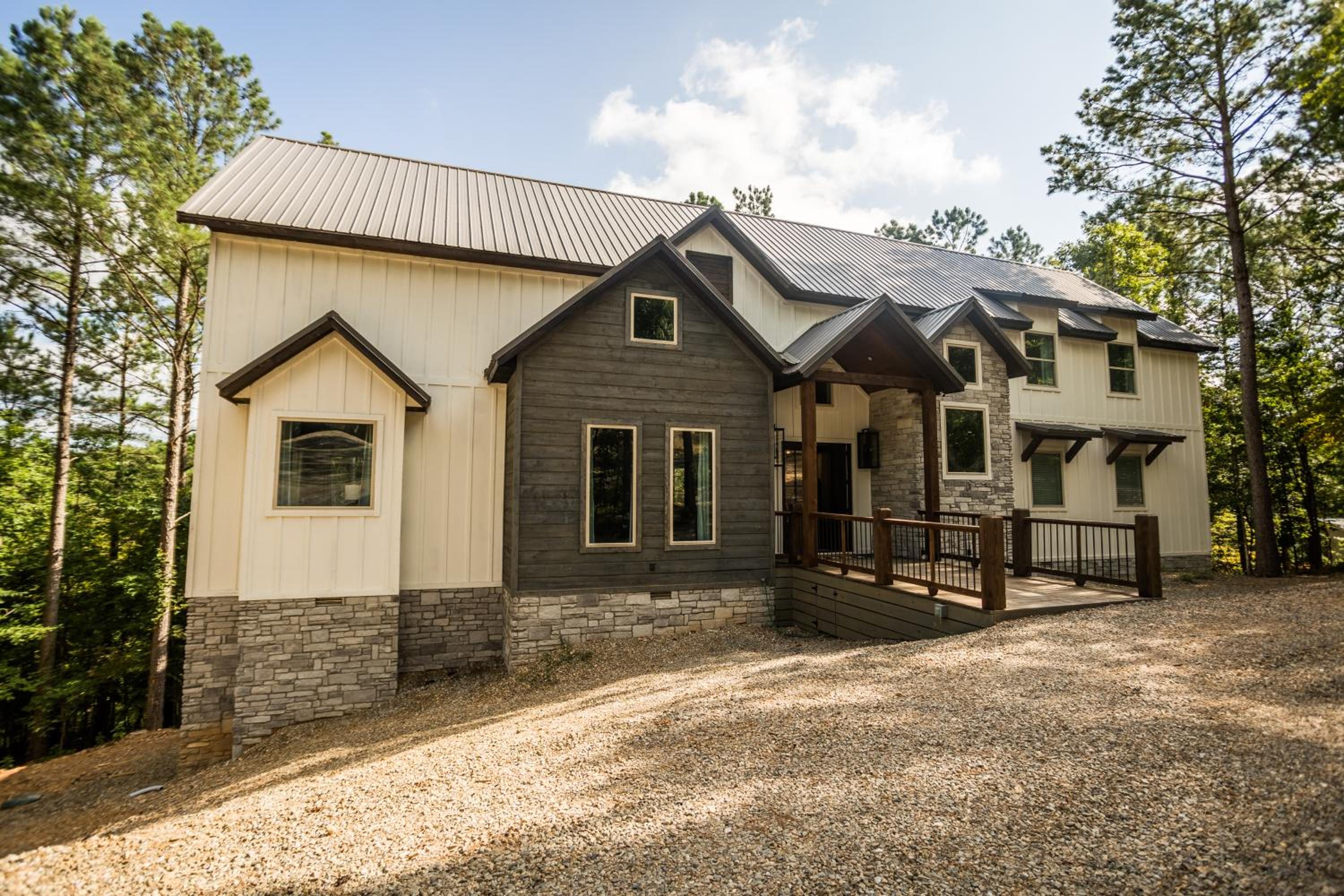 BRAND NEW! "Yes, Please!" Spacious Luxury Getaway 6 Bed 6 and a half Bath