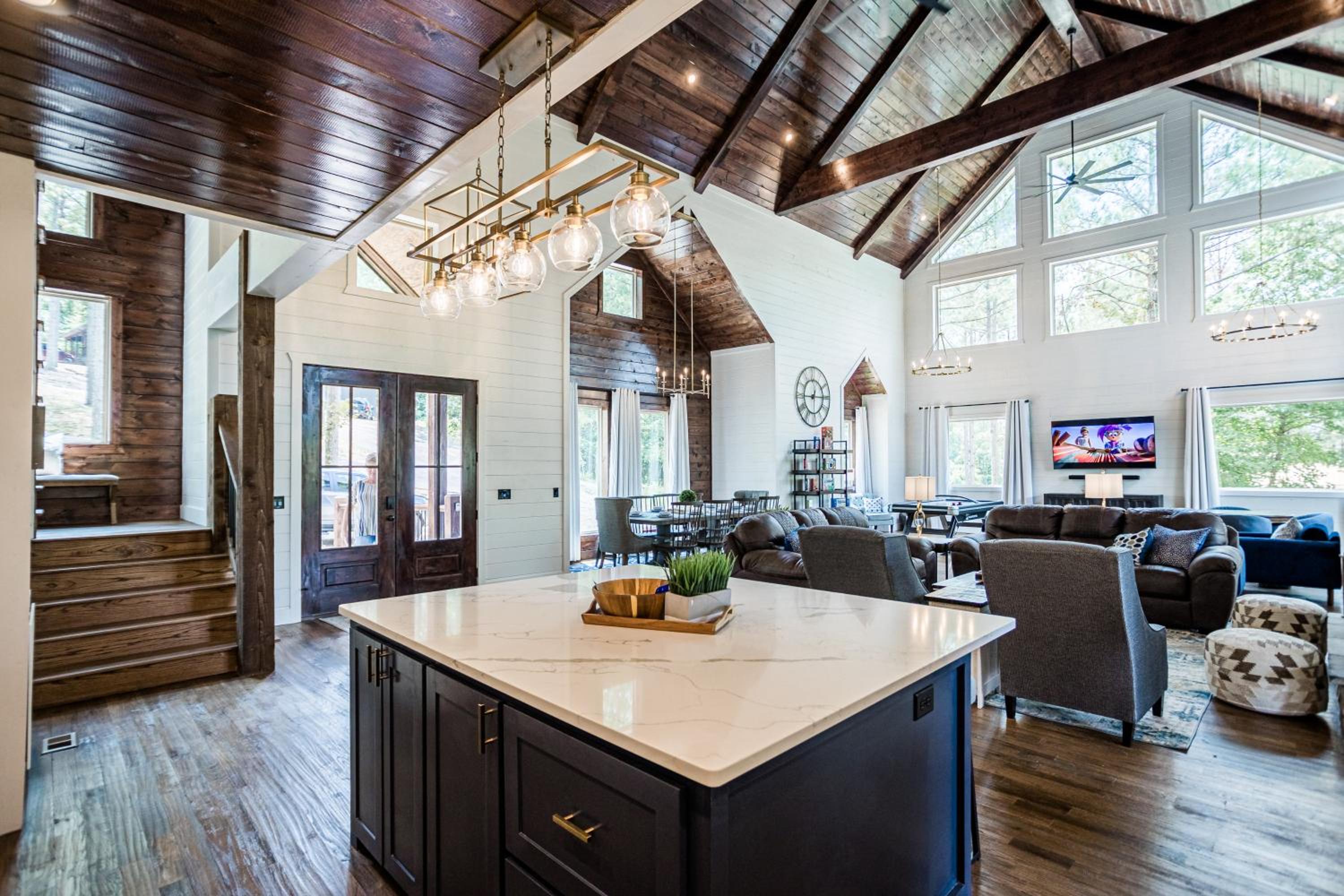 BRAND NEW! "Yes, Please!" Spacious Luxury Getaway 6 Bed 6 and a half Bath
