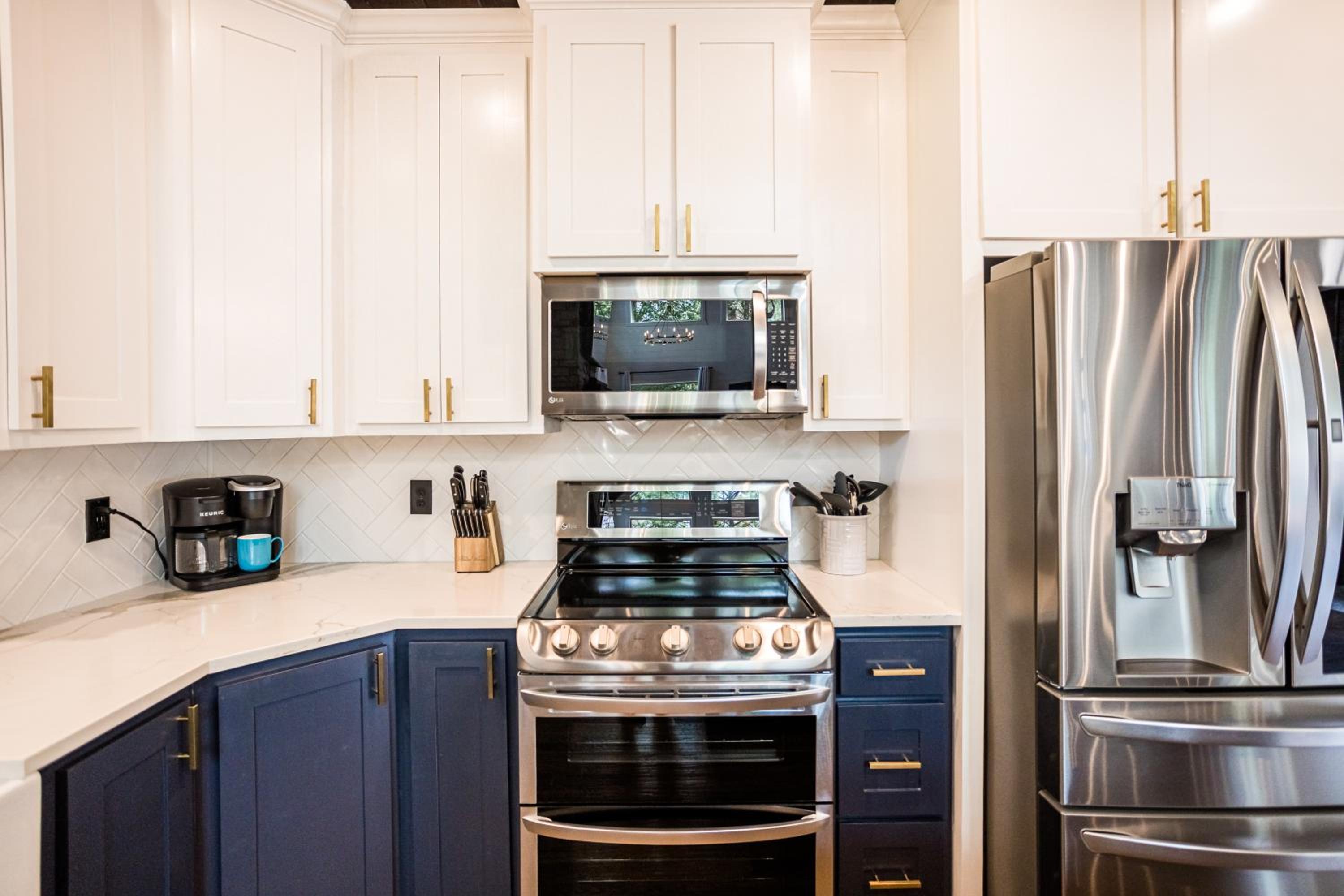 BRAND NEW! "Yes, Please!" Spacious Luxury Getaway 6 Bed 6 and a half Bath