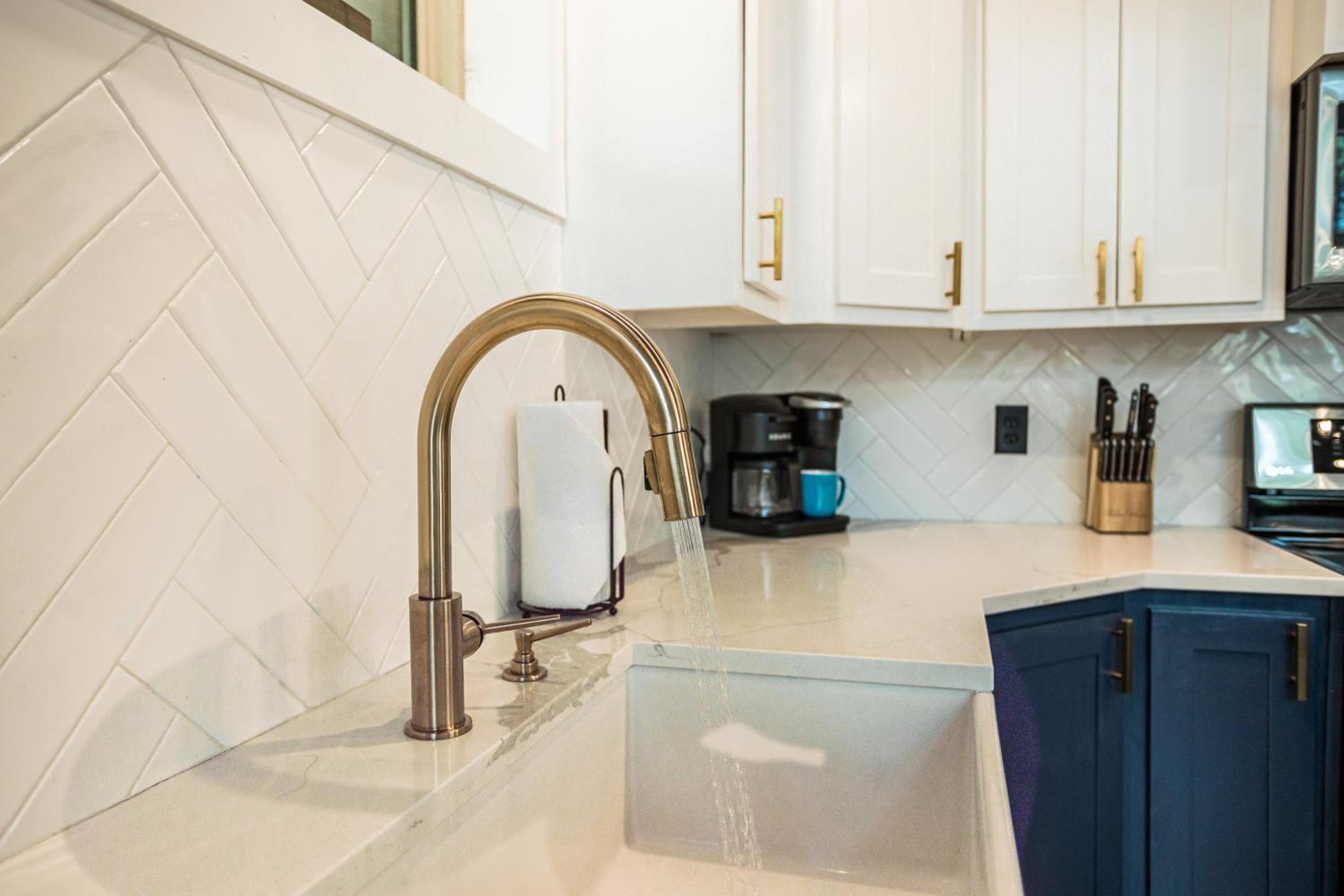 BRAND NEW! "Yes, Please!" Spacious Luxury Getaway 6 Bed 6 and a half Bath