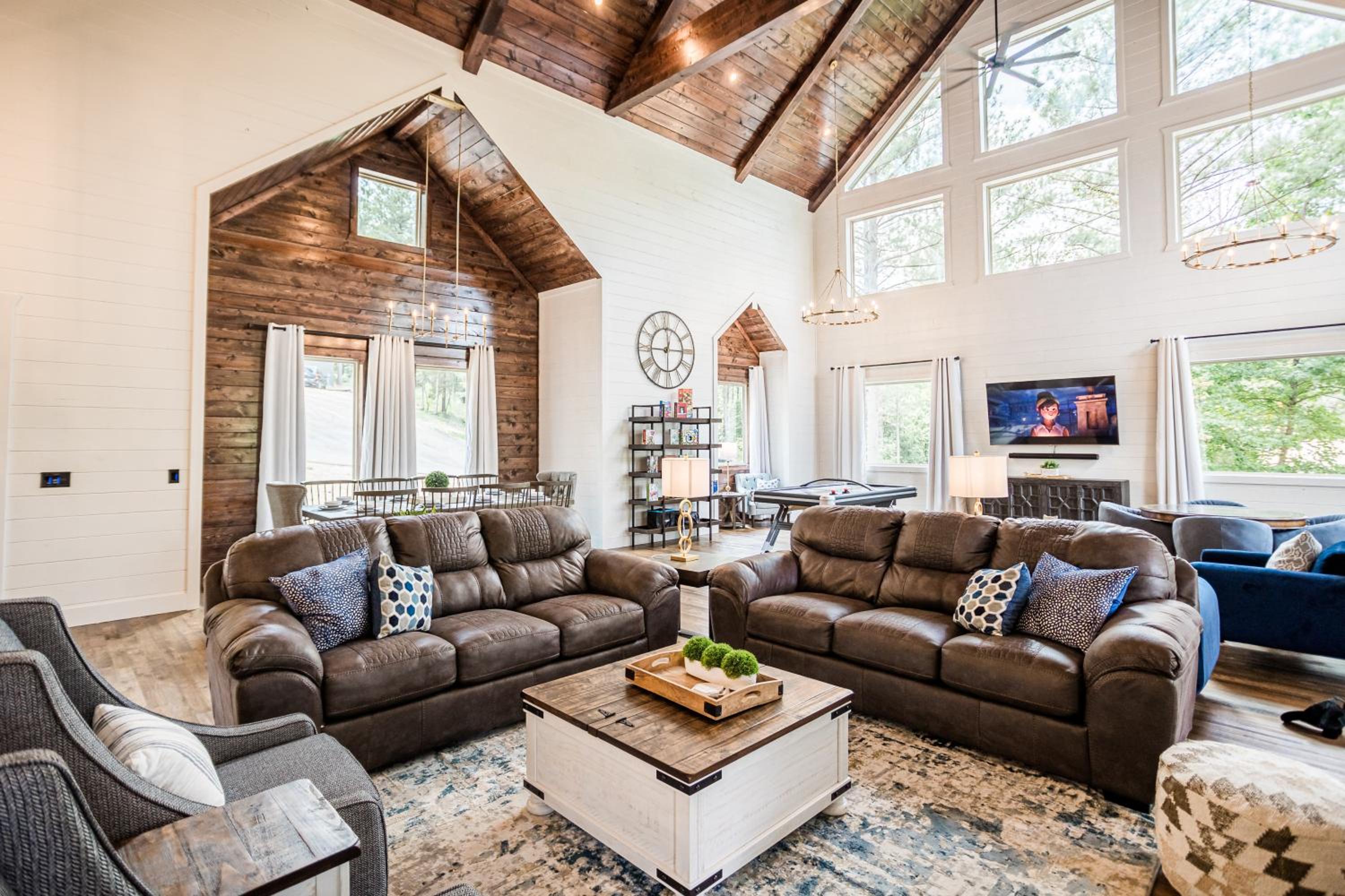 BRAND NEW! "Yes, Please!" Spacious Luxury Getaway 6 Bed 6 and a half Bath