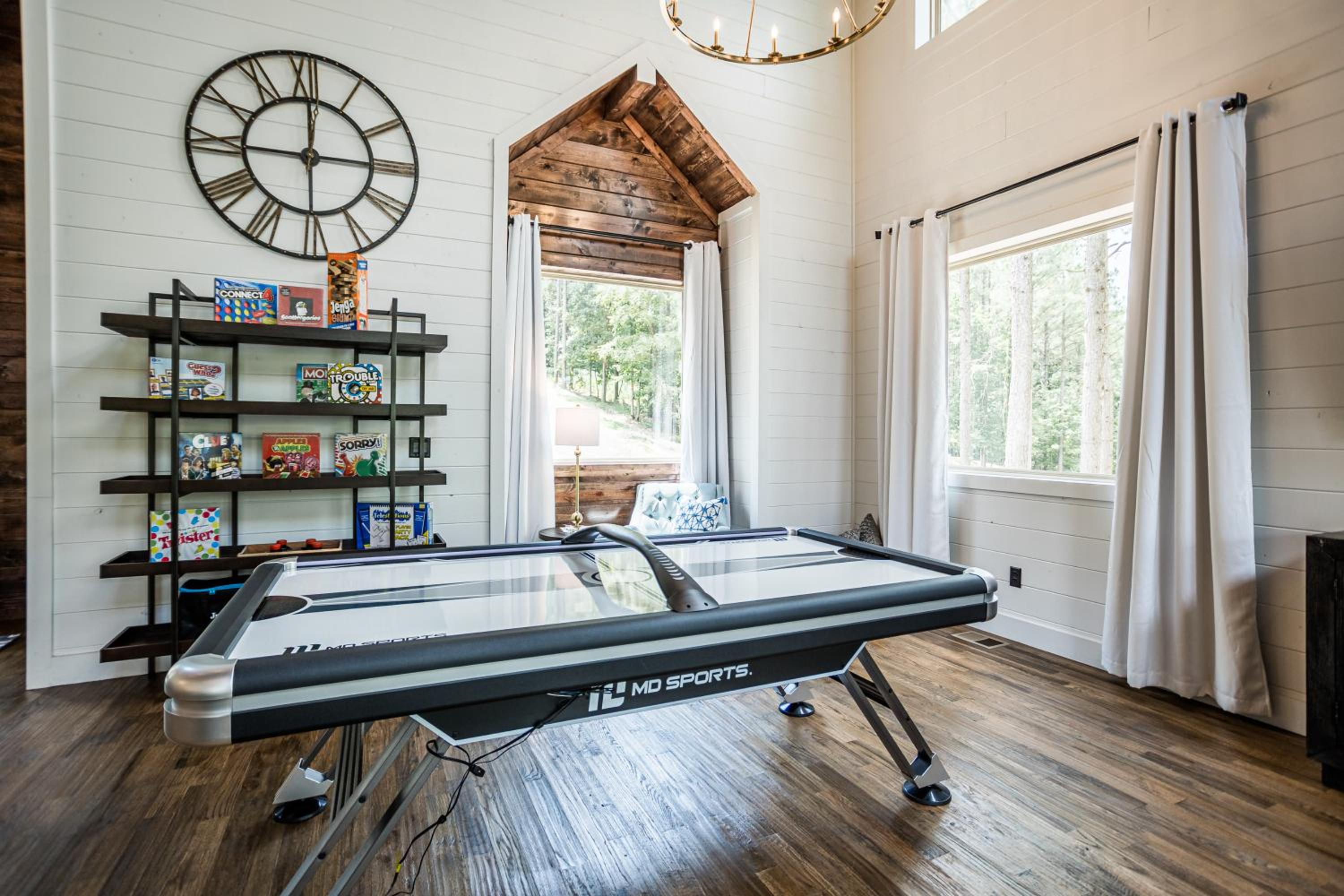 BRAND NEW! "Yes, Please!" Spacious Luxury Getaway 6 Bed 6 and a half Bath