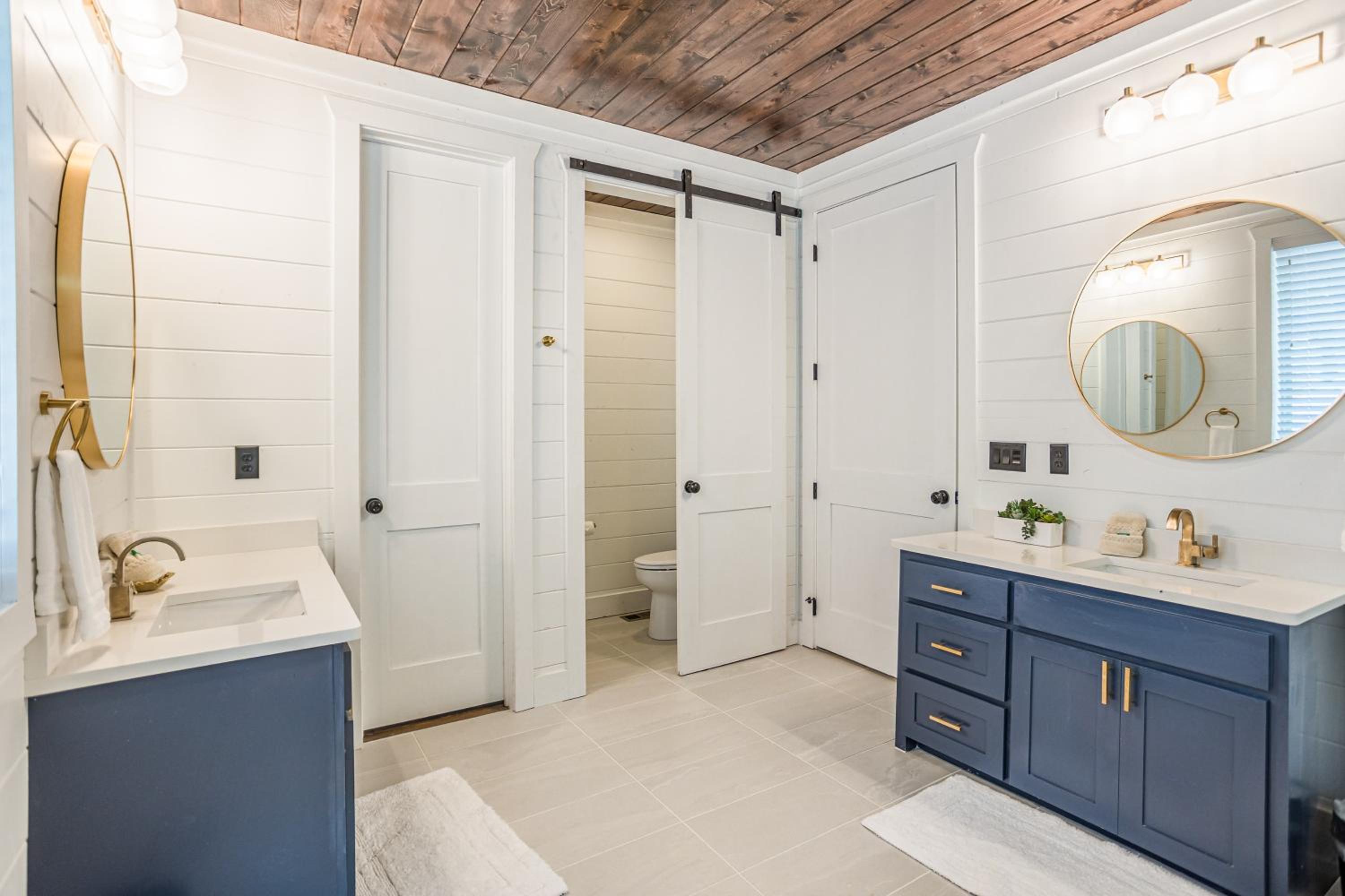 BRAND NEW! "Yes, Please!" Spacious Luxury Getaway 6 Bed 6 and a half Bath