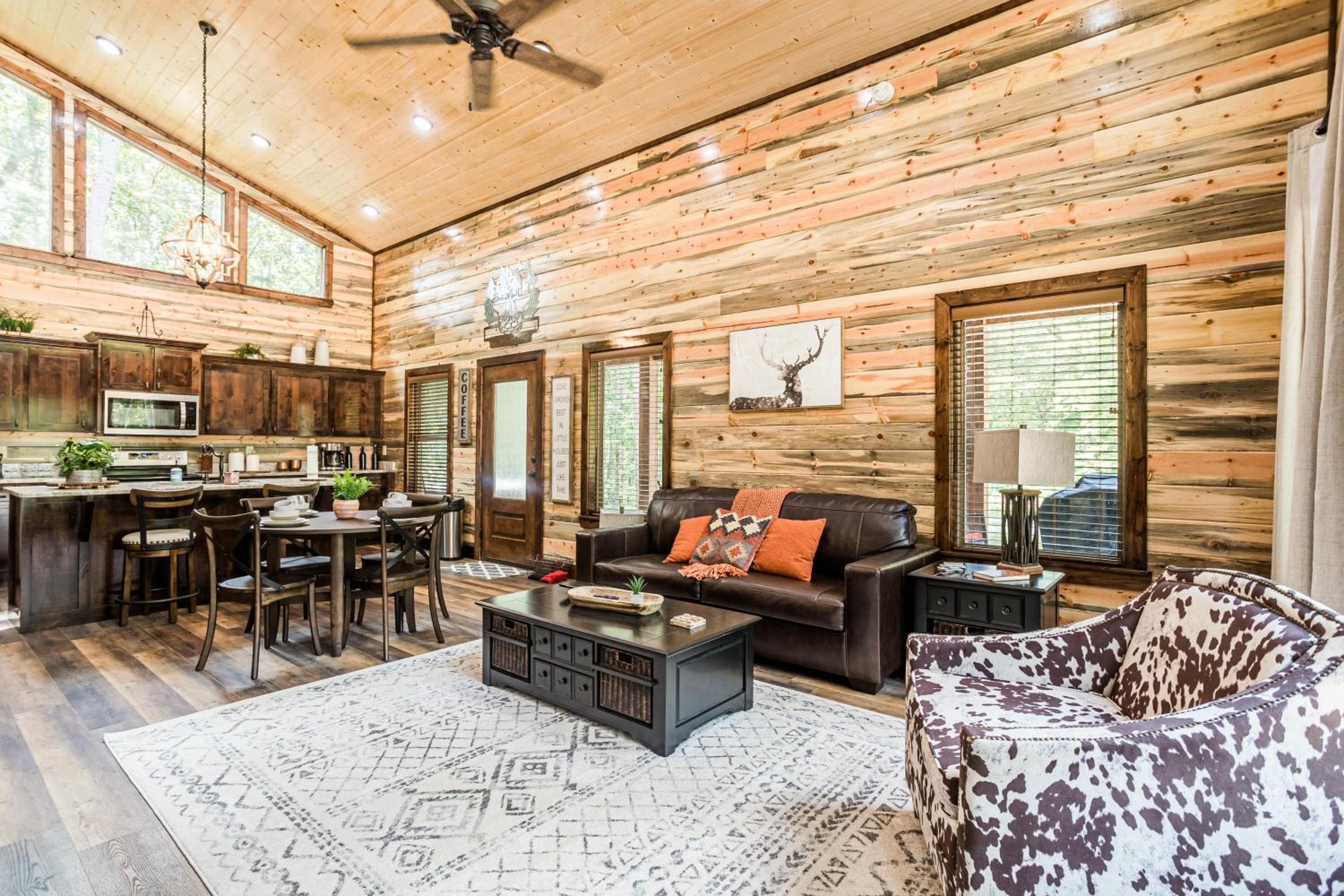Brand New Calvert's Copper Cabin for Couples, Hot Tub, Free Firewood view 4