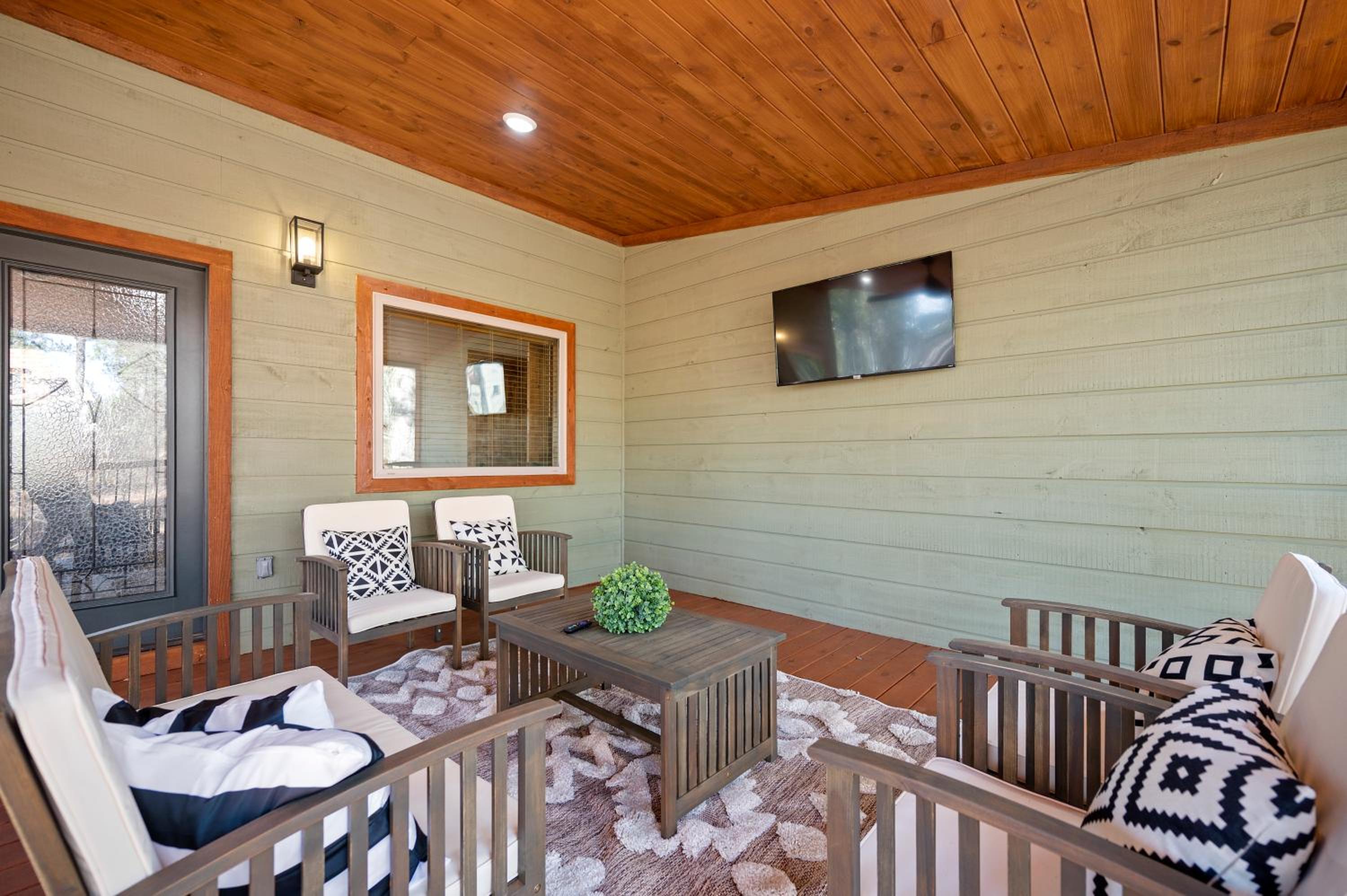 Brand New Sunrise Retreat 2 Bedroom Sleeps 8, 2 Decks, Hot Tub, Firepit view 5