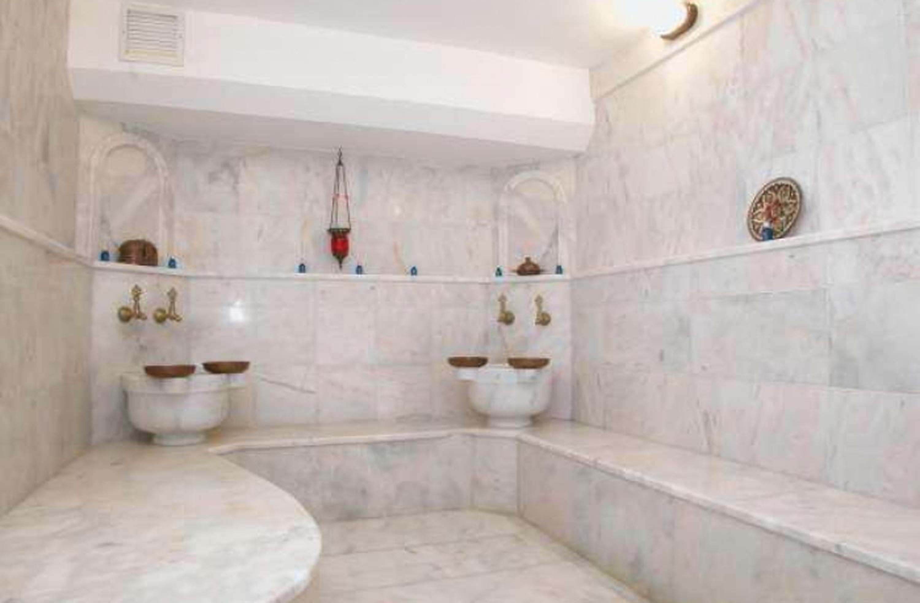 Almena Hotel - Image 16