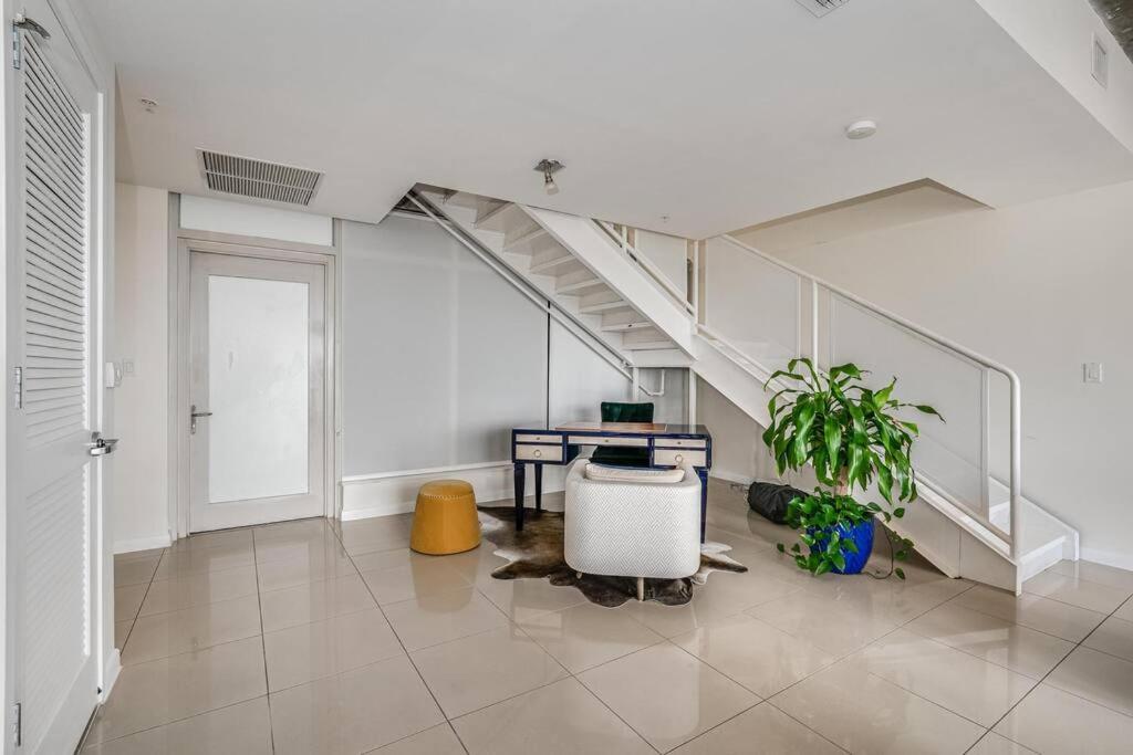 Midtown Miami Wynwood 2-Story Condo - Vice City