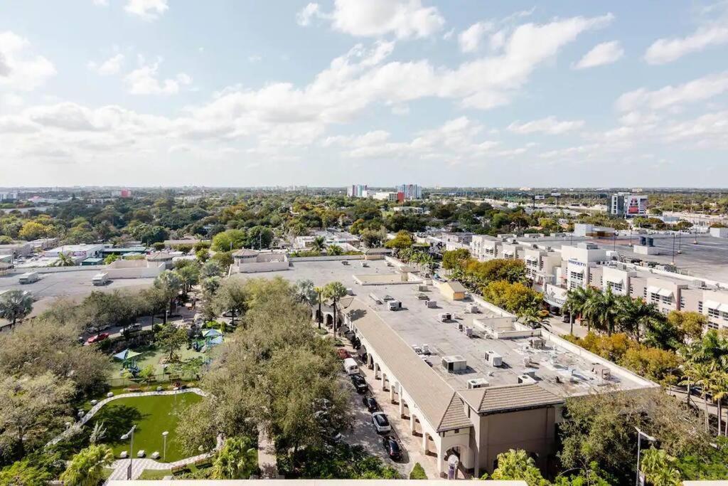 Midtown Miami Wynwood 2-Story Condo - Vice City