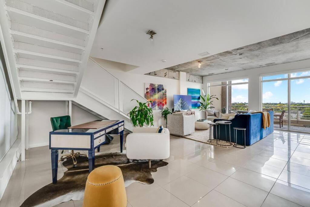 Midtown Miami Wynwood 2-Story Condo - Vice City