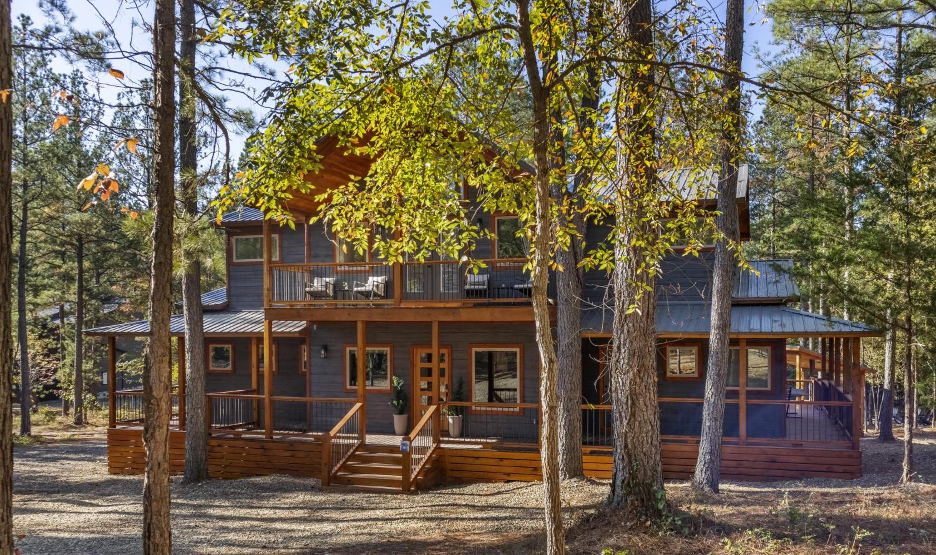 Brand New Hidden Haven Lodge 4 Bdrm,5 and half Bth, Huge outdoor area, Hot tub view 5