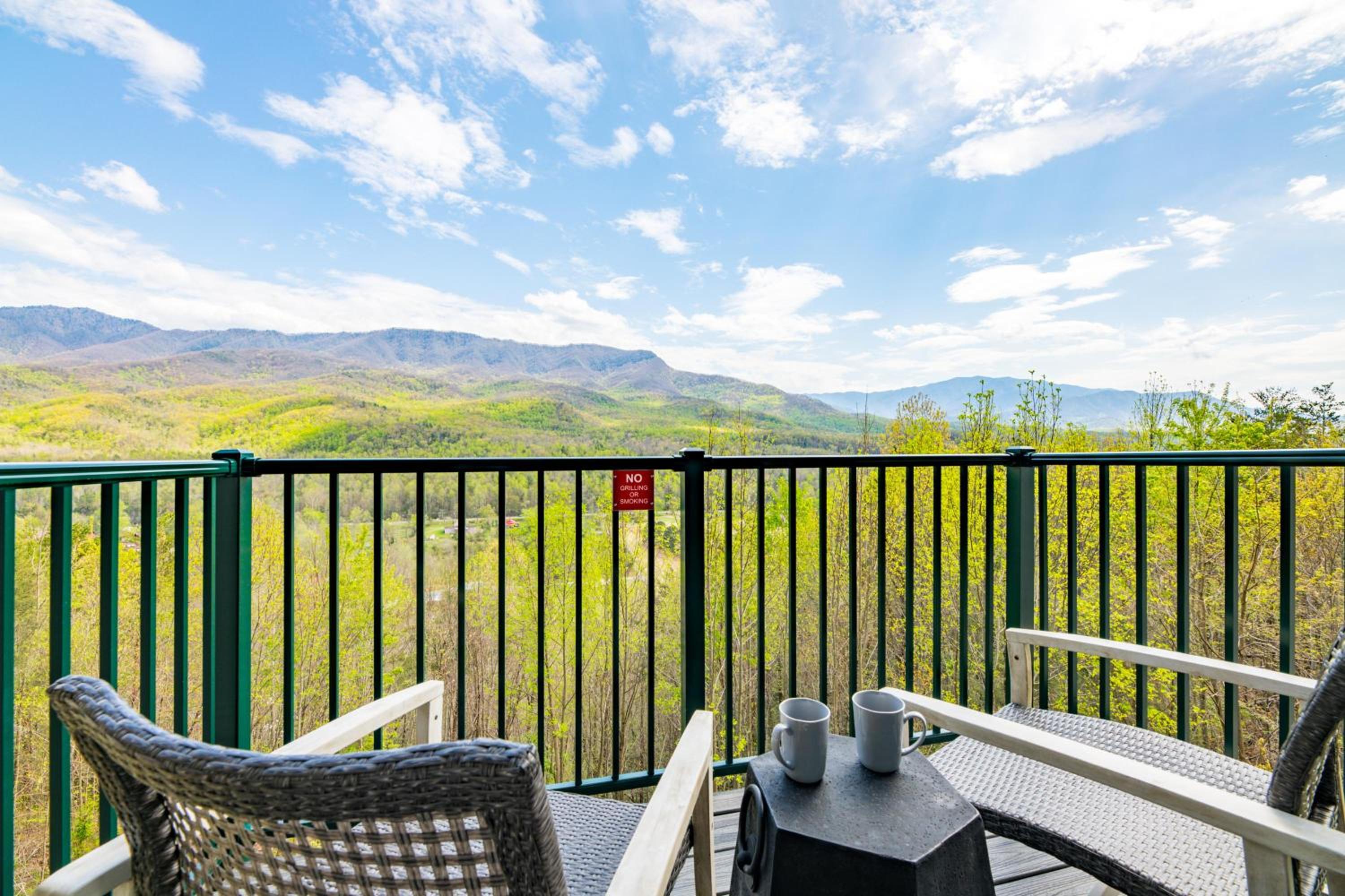 Hotel Modern Mountain Escape - Image 1