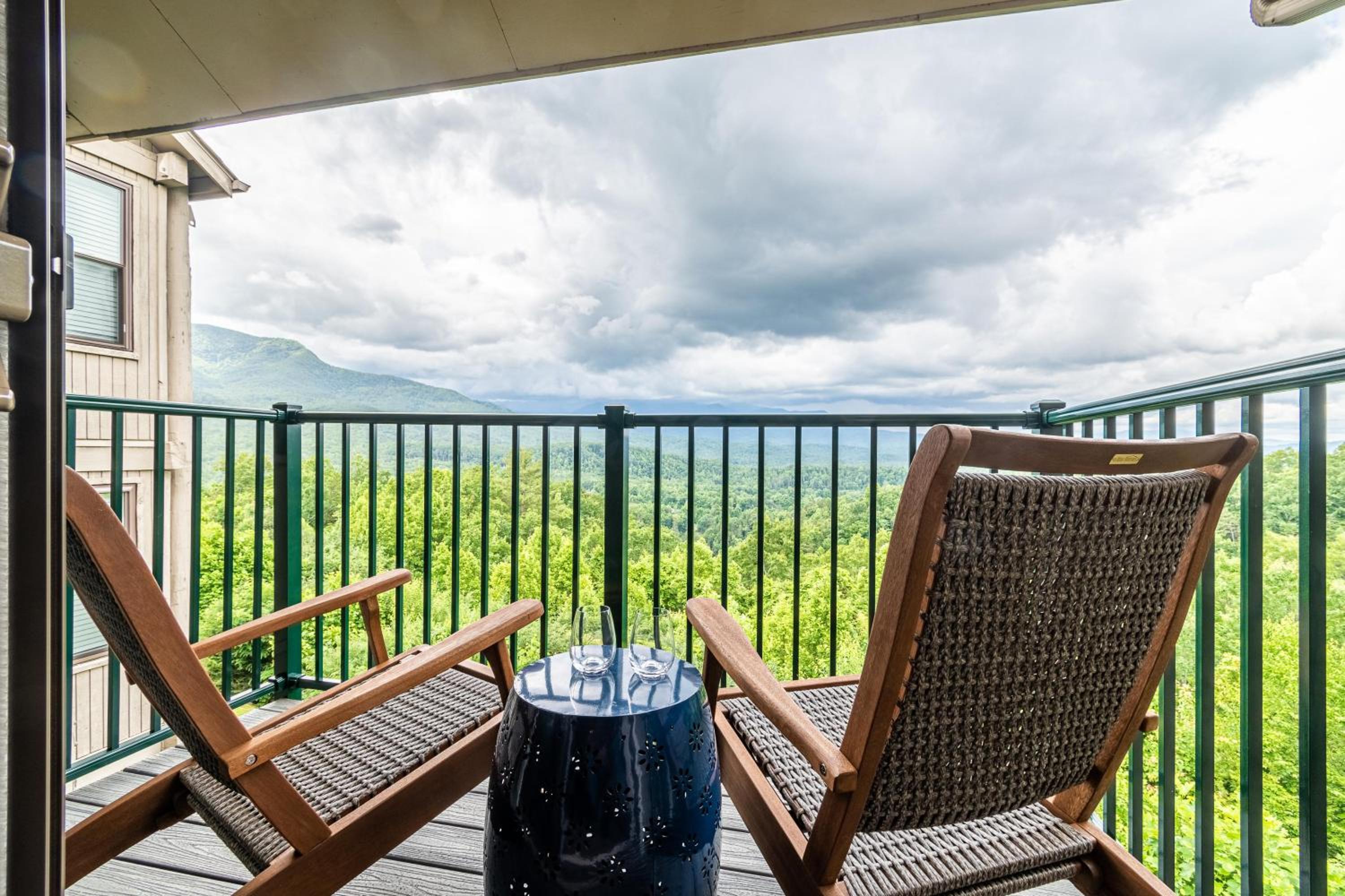 Hotel Smoky Sunrise Getaway - Image 1